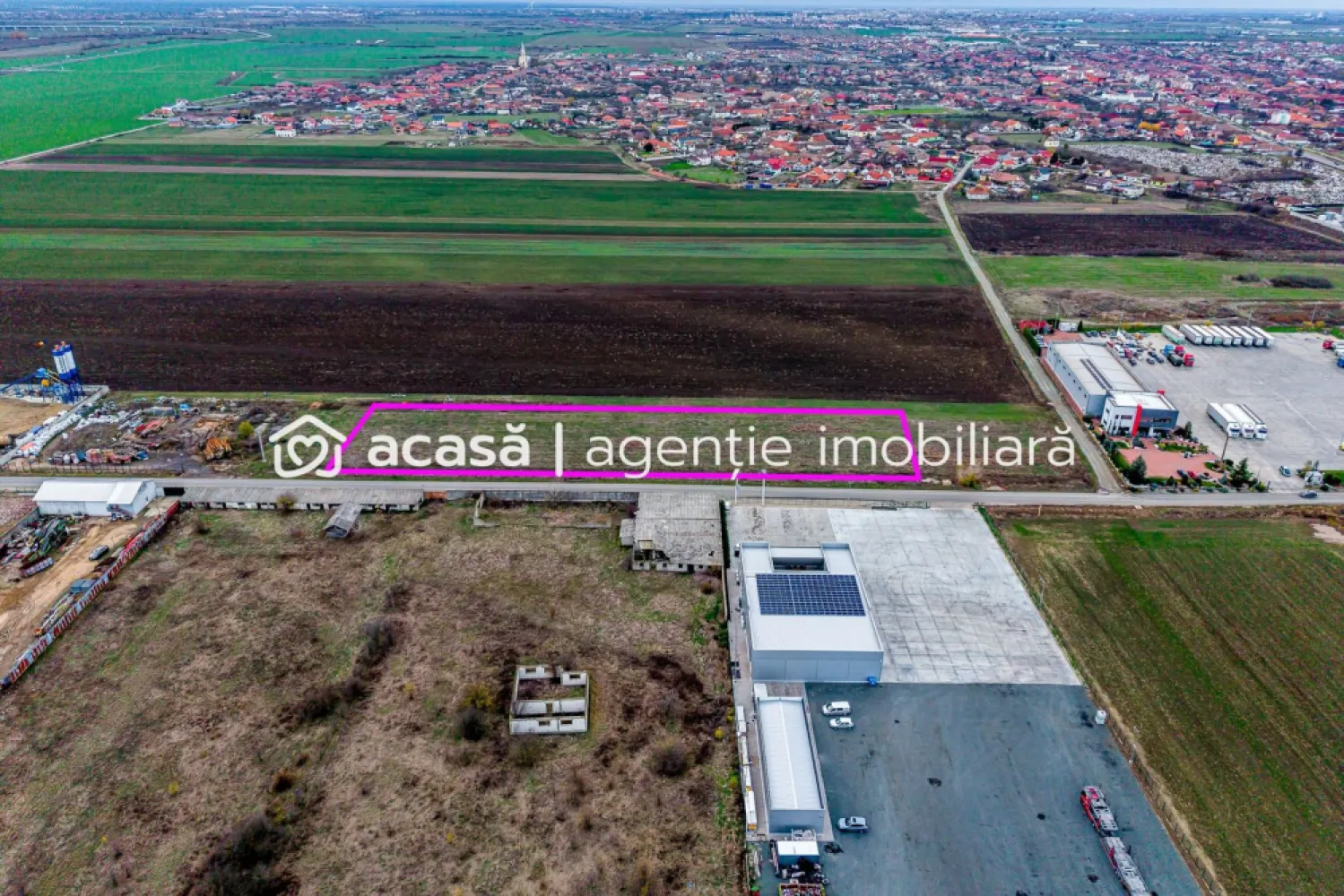 Teren cu acces DN7 și A1, ideal pentru dezvoltări industriale - Vă oferim spre vănzare un teren excepțional în Vladimirescu, Arad, cu acces direct la DN7 și centura Vladimirescu-Arad, legatura cu Autostrada A1, una dintre cele mai importante rute de transport din zonă.

Suprafață: 7000 mp cu front stradal de 163 m
Locație: Vladimirescu, cu acces facil la DN7 și Centura Vladimirescu Arad
Vizibilitate: Excepțională, datorită amplasării la 350 m de DN7 și 700 m de Centura.
Destinație: Potrivit pentru dezvoltări comerciale, industriale și economice.

Avantaje:
-Accesibilitate: Conexiune directă la DN7, facilitând logistica și transportul
-Potențial de dezvoltare: Situat într-o zonă în plină expansiune economică, ideal pentru investiții pe termen lung
-Infrastructură: Aproape de orașul Arad, acces facil la Autostrada A1 și de alte facilități esențiale

Preț de listare: 40 Euro/mp
Terenul este parcelat in 7 CF-uri a cate 1000 mp cu front stradal de 23,5m fiecare,(se vand toate parcelele)

Vânzarea se poate realiza rapid, la final de an.
Pentru vizionare și detalii: 0757 662 907 Andrei Caracioni, consultant imobiliar Acasa Arad.
Comision 0 la cumparare!

Nu dispui de toată suma? Te ajutăm noi gratuit!
Îți obținem oferte de creditare de la 16 bănci.

Ai o proprietate de vânzare în Arad și vrei să știi cât valorează cu adevărat?
Sună-mă pentru o evaluare gratuită, fără obligații.

Birou: ACASĂ | Agenție imobiliară Arad
Bulevardul Decebal 2, Arad 310133

Cod proprietate: CP2838086