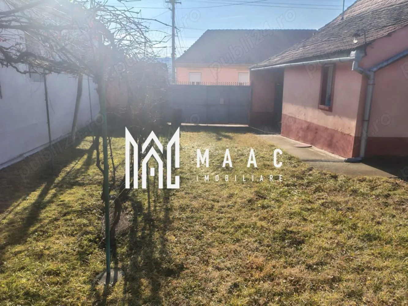 Casa Individuala I Pivnita I Teren 2900mp I Seica Mare - Va propunem spre vanzare o casa individuala situata in localitatea Seica Mare. Locuinta cuprinde: hol intrare, 3 camere, bucatarie, baie, pivnita. Proprietatea dispune de sura, magazi, anexe. Terenul de 2900mp este impartit astfel: 1300mp curti constructi si 1600mp gradina si livada. Disponibil imediat. Facilitati: Acces rapid la mijloace de transport in comun, magazine, farmacii, si spati verzii. Pentru mai multe detalii precizati telefonic ca ati vazut anuntul cu:ID: CP2460344 }}