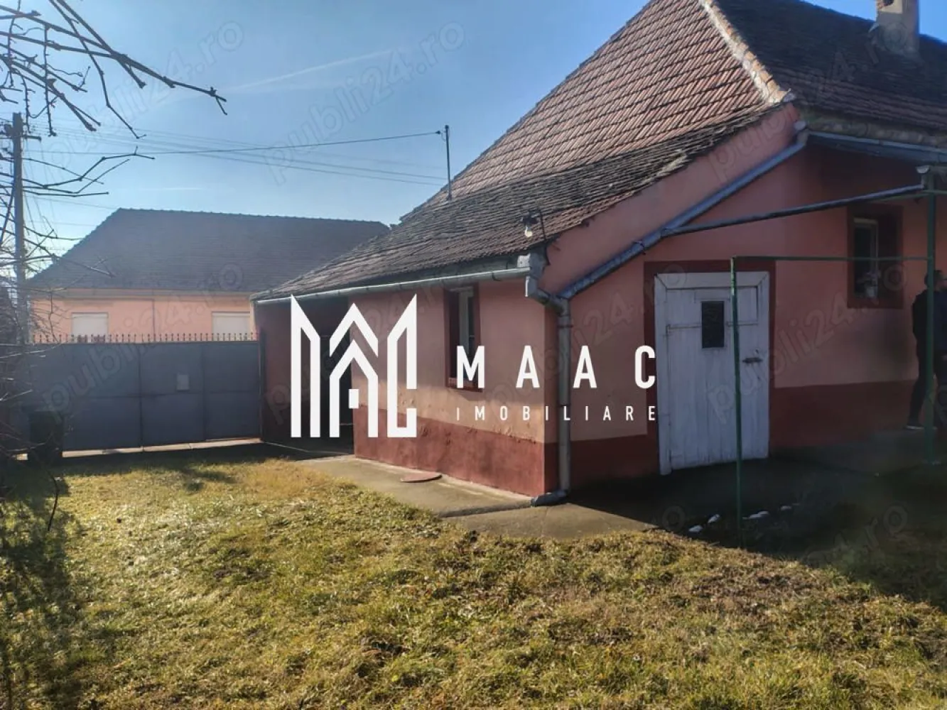 Casa Individuala I Pivnita I Teren 2900mp I Seica Mare - Va propunem spre vanzare o casa individuala situata in localitatea Seica Mare. Locuinta cuprinde: hol intrare, 3 camere, bucatarie, baie, pivnita. Proprietatea dispune de sura, magazi, anexe. Terenul de 2900mp este impartit astfel: 1300mp curti constructi si 1600mp gradina si livada. Disponibil imediat. Facilitati: Acces rapid la mijloace de transport in comun, magazine, farmacii, si spati verzii. Pentru mai multe detalii precizati telefonic ca ati vazut anuntul cu:ID: CP2460344 }}