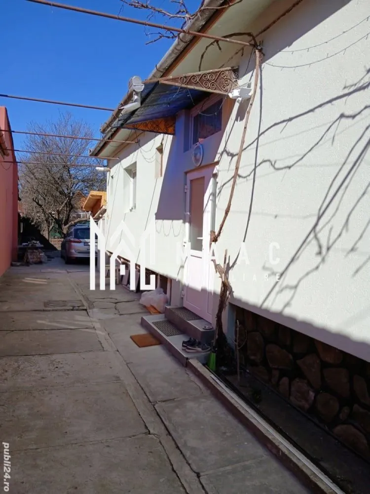 Casa Individuala I Acces autoIGradina I Pivnita I Piata Cluj - Propunem spre vânzare o casă individuală cu o suprafață utilă de 80 mp și un teren generos de 400 mp, situată în zona Piața Cluj din Sibiu. Proprietatea este ideală pentru cei care își doresc intimitate, curte proprie și acces facil către centrul orașului și principalele artere. Locuința este compusă din living, dormitor, bucătărie, baie și hol, iar ca spațiu de depozitare suplimentar beneficiază de o pivniță formată din 2 încăperi. Curtea este spațioasă, cu acces auto, oferind posibilitatea de amenajare după bunul plac. Caracteristici principale: Suprafață utilă: 80 mp Teren: 400 mp Compartimentare: living, dormitor, bucătărie, baie Pivniță (2 încăperi) Acces auto în curte Curte proprie, spațioasă Zonă: Piața Cluj Disponibilă imediat Imobilul se află într-o zonă bine conectată la oraș, cu acces rapid către magazine, transport public și alte facilități. Pentru mai multe informații sau pentru a programa o vizionareID: CP2456798 }}