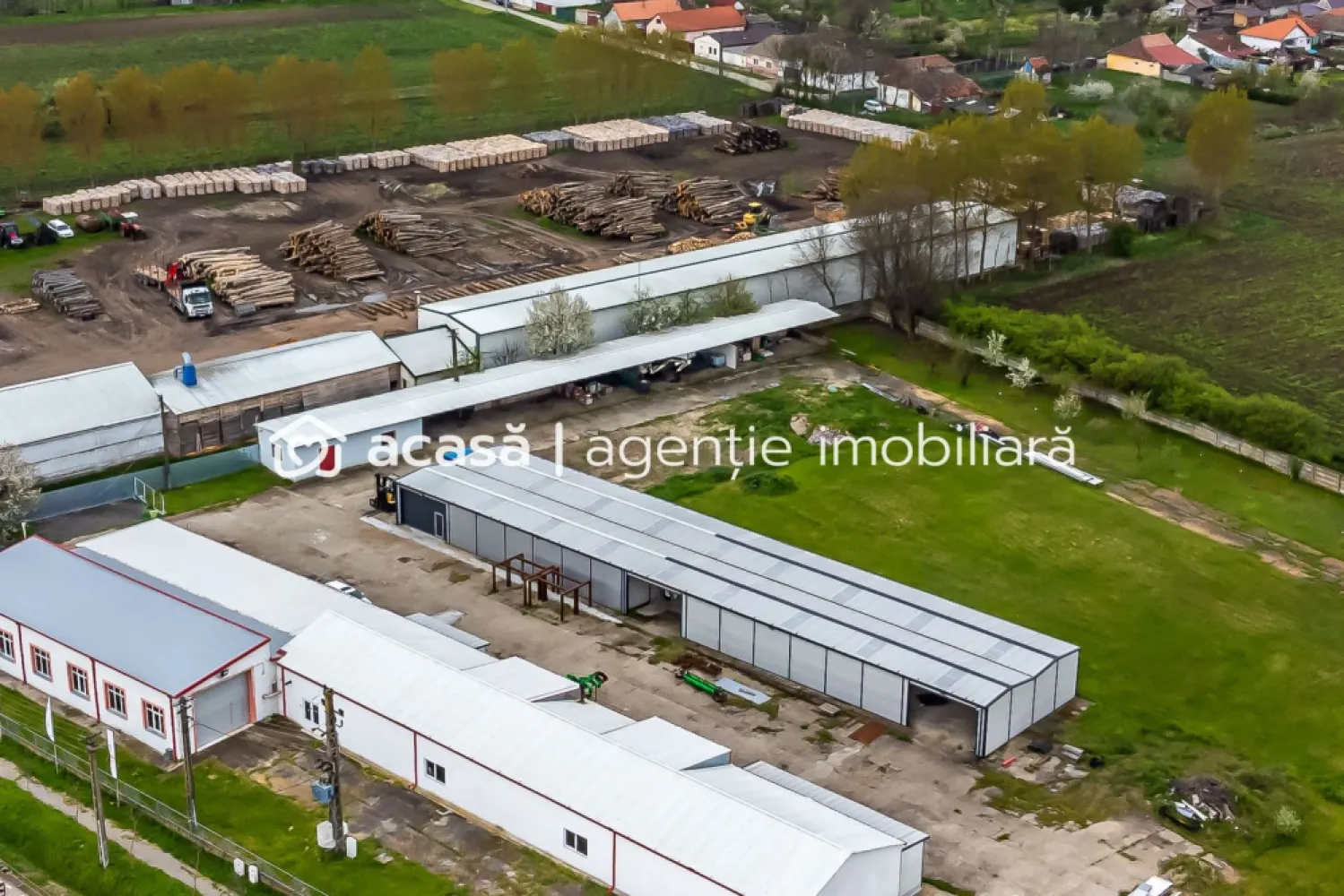 Hale depozitare/producție 2.000 mp si 10.000 mp teren în Pecica - Oportunitate de vânzare, 10.000 mp teren industrial și hale intr-o zonă cu acces facil, în proximitatea autostrăzii A1 și a noii centuri a orașului Pecica.
Hale pretabile pentru activități de depozitare și producție, cu posibilitate de compartimentare flexibilă, oferind chiar posibilitatea de transformare în unități de cazare muncitori.

Suprafețe hale: 700 mp + 2x400 mp hale izolate cu panouri Marcegaglia 8 și 500 mp depozit tip șopron
Suprafață birouri: 70 mp
Caracteristici:
Front stradal 100 m cu două porți intrare a câte 10 m - circuit intrare/ieșire
Înălțime utilă 4,5 m respectiv 3,7 m
Canal pentru service TIR si utilaje
Compartimentare flexibilă a halelor, birouri împărțite în două clădiri, dispun de băi, vestiare, sală de mese
Multiple tablouri electrice- contorizare separată pe secțiuni
Iluminare cu neon + led ieșiri de urgență 
Autorizate ISU cu hidranți
Curte betonată industrial
1.500 mp curte balastrată pentru repoziționare autocamioane
Incintă cu supraveghere video și alarmă radar
Panouri fotovoltaice 10kw
6 locuri parcare auto acoperite, un garaj auto închis
O mică livadă de pomi fructiferi cu sistem irigație
Posibilitatea de a se construi încă 1.000 mp

Utilități: apă, gaz, curent - putere 250 KW prin transformator propriu, achiziționat recent

Pentru detalii și vizionare contactați-mă la: 0724 694 458 Dorel Vereș Consultant Imobiliar Acasă AradNu dispui de toată suma? Te ajutăm noi gratuit! Îți obținem oferte de la 16 bănci.

Ai o proprietate de vânzare în Arad și vrei să știi cât valorează cu adevărat?

Sună-mă pentru o evaluare gratuită, fără obligații.

Birou: ACASĂ | Agenție imobiliară Arad

Bulevardul Decebal 2, Arad 310133