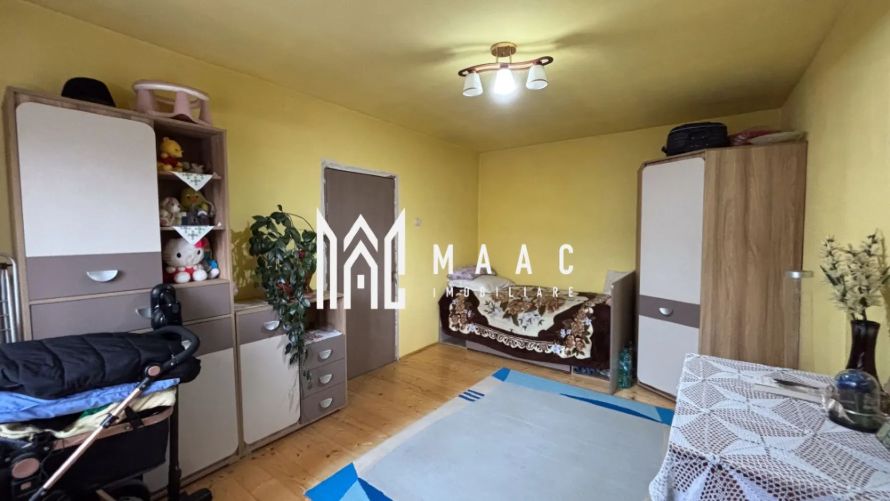 Casa individuala | Teren 700 MP | Acces auto | S+P | Amnas - MAAC Imobiliare va prezinta o casă Individuală de vânzare în Amnaș, Sibiu. Caracteristici generale: Suprafață utilă: 117,64 mp Suprafață teren: 698 mp Curte liberă: 595 mp Deschidere teren: 16 ml Casă pe un singur nivel cu două intrări separate. Compartimentare: Prima parte a casei: Două dormitoare spațioase, hol , baie cu cadă. Anexa separată: Living primitor, hol de acces, bucătărie spațioasă, mobilată și utilată complet, baie de serviciu. Anexe și facilități: Șură situată în spatele curții, ideală pentru depozitare sau diverse utilizări gospodărești Pivniță de 55 mp Acoperiș schimbat recent, în urmă cu doi ani. Utilități și dotări: Canalizare, apă, curent electric Internet disponibil Încălzire cu centrală pe lemne, situată în pivniță Geamuri termopan. Exterior: Curte cu pietriș, oferind posibilitatea de amenajare după preferințe Stradă asfaltată. Localizare și accesibilitate: Sat Amnaș, Sibiu Magazin la doar 200 de metri 30 de minute de Sibiu, acces rapid pe autostradă. Pentru mai multe detalii precizati telefonic ca ati vazut anuntul cu ID: CP2456563 }}