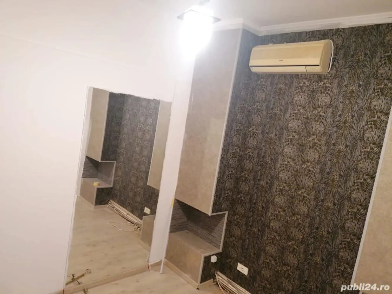 inchiriez ap.7camere Pta Rosetti - inchiriez ap.cu 7 camere situat la parter inalt,decomandat,încălzire cu centrala pe gaz.aer conditionat.liber fara mobila.