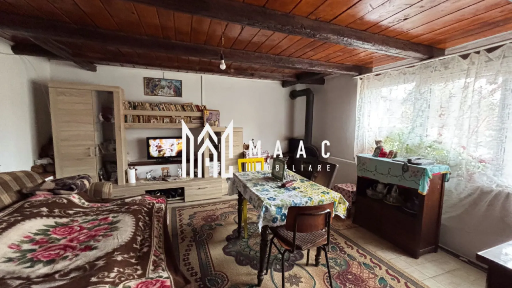 Casa individuala | Teren 700 MP | Acces auto | S+P | Amnas - MAAC Imobiliare va prezinta o casă Individuală de vânzare în Amnaș, Sibiu. Caracteristici generale: Suprafață utilă: 117,64 mp Suprafață teren: 698 mp Curte liberă: 595 mp Deschidere teren: 16 ml Casă pe un singur nivel cu două intrări separate. Compartimentare: Prima parte a casei: Două dormitoare spațioase, hol , baie cu cadă. Anexa separată: Living primitor, hol de acces, bucătărie spațioasă, mobilată și utilată complet, baie de serviciu. Anexe și facilități: Șură situată în spatele curții, ideală pentru depozitare sau diverse utilizări gospodărești Pivniță de 55 mp Acoperiș schimbat recent, în urmă cu doi ani. Utilități și dotări: Canalizare, apă, curent electric Internet disponibil Încălzire cu centrală pe lemne, situată în pivniță Geamuri termopan. Exterior: Curte cu pietriș, oferind posibilitatea de amenajare după preferințe Stradă asfaltată. Localizare și accesibilitate: Sat Amnaș, Sibiu Magazin la doar 200 de metri 30 de minute de Sibiu, acces rapid pe autostradă. Pentru mai multe detalii precizati telefonic ca ati vazut anuntul cu ID: CP2456563 }}
