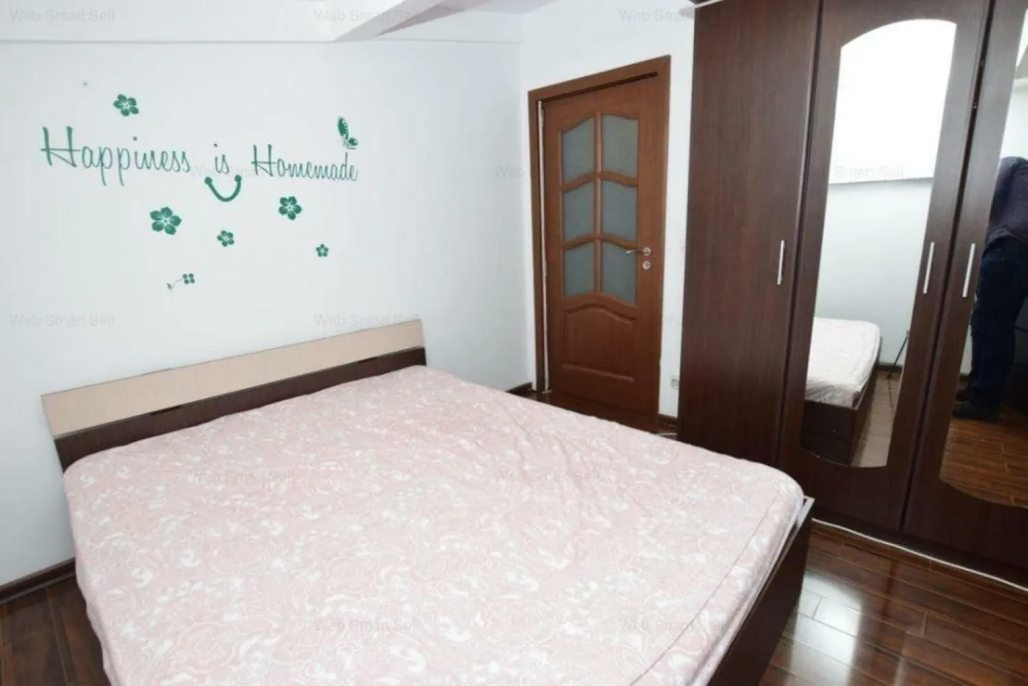 Ag BRASADAS vinde ap 2 cam etaj 4/4 Bucureştii Noi METROU. - Agenția BRASADAS vinde apartament cu 2 camere la etajul 4/4 in Bucureştii Noi langa statia de METROU, cu CENTRALĂ PROPRIE.

Sectorul 1, zona verde și linistita, toate facilităţile, localizare excelentă,

Magazine la îndemână: Lidl, Mega Image, Kaufland, Piaţa 16 Februarie.
Lângă Parcul Bazilescu, plimbări, aer curat, relaxare.

Suprafaţă utilă: 42 mp | Suprafaţă construită: 47,05 mp.

Se predă la cheie complet mobilat şi utilat
Toate actele sunt în regulă, pregătite de vânzare

In bucatarie, hotă Rohnson pentru un aer mereu proaspăt,

Centrală termica Immergas Eolo Star asigura conforttul termic garantat.
Aragaz Zanussi + frigider Indesit pregătite pentru deliciile tale culinare
Mobilier generos pentru depozitare eficientă
Senzor de gaz pentru siguranţă deplină.

Dormitor cu pat spaţios (210x170 cm) cu saltea confortabilă
Sifonier mare cu 4 uşi (2 cu oglinzi)
Comodă cu 5 sertare, perfect organizate.

Living cu canapea confortabilă + 2 fotolii extensibile
Televizor Samsung + telecomandă.
Aer condiţionat Asaka
Masă extensibilă din lemn + 4 scaune cu perne
Mobilier elegant şi spaţios pentru un plus de organizare

Baie cu cadă perfectă pentru relaxare
Mobilier inteligent pentru depozitare eficientă.
Maşină de spălat Indesit â€“ fără griji pentru rufe

In hol, cuier, pantofar, oglindă, totul organizat perfect
Interfon pentru siguranţă şi confort
De ce să alegi acest apartament?

Mutare imediată fără stres, fără mobilă şi electrocasnice
Mobilat şi utilat complet â€“ economiseşti timp şi bani

Centrală proprie (facturi foarte mici, în jur de 50-70 lei curent şi, în lunile de iarnă, 100-200 lei gaz).

Pentru mai multe oferte accesați www.brasadas.com.