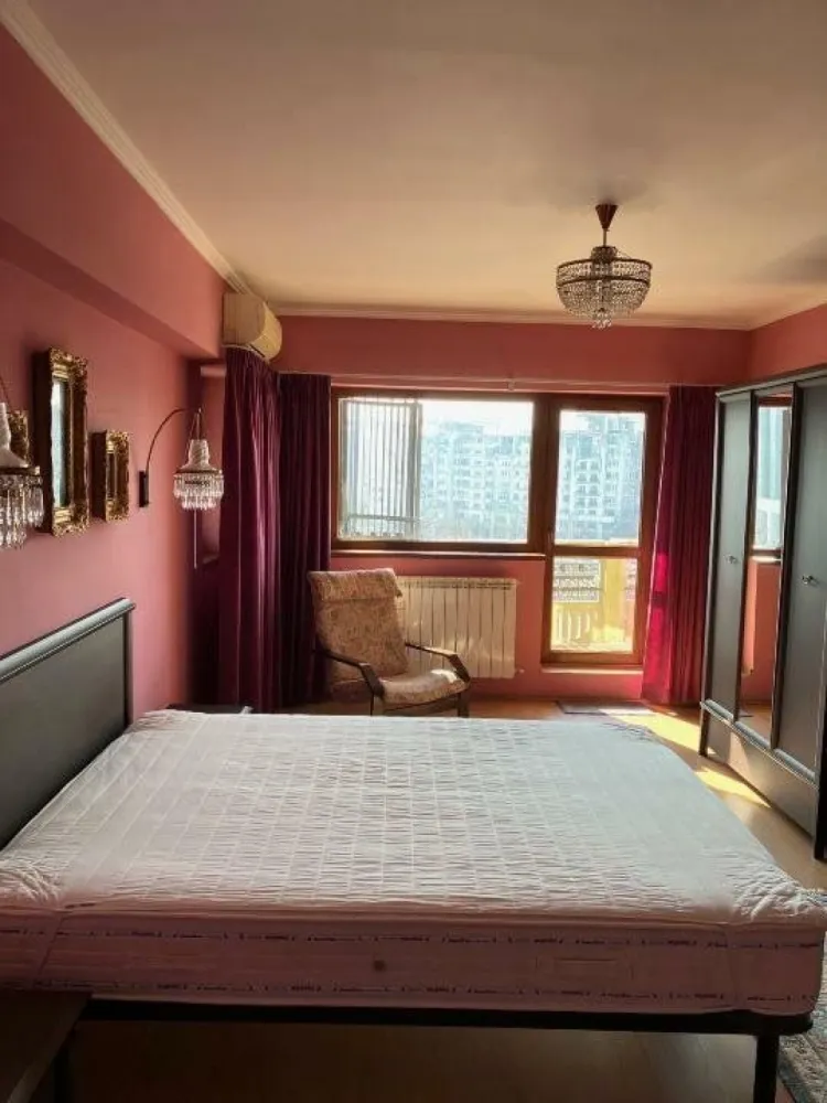 Ag BRASADAS vinde apt. 2 cam et. 3/7 Unirii Tribunal - Agentia BRASADAS vinde apartament 2 camere decomandate, complet mobilat si utilat. 
Situat in apropierea Tribunalului Bucuresti are vedere spre Bulevardul Unirii si este la etajul 3 al unui bloc cu lift. 
Apartamentul are 3 balcoane generoase si dispune de incalzire centralizata. 
Este ideal pentru un cuplu care este in cautarea unui apartament intr-o zona selecta a Bucurestiului. 
Acces facil catre toate tipurile de mijloace de transport in comun. 
Disponibil imediat.
Pentru mai multe oferte accesați www.brasadas.com.