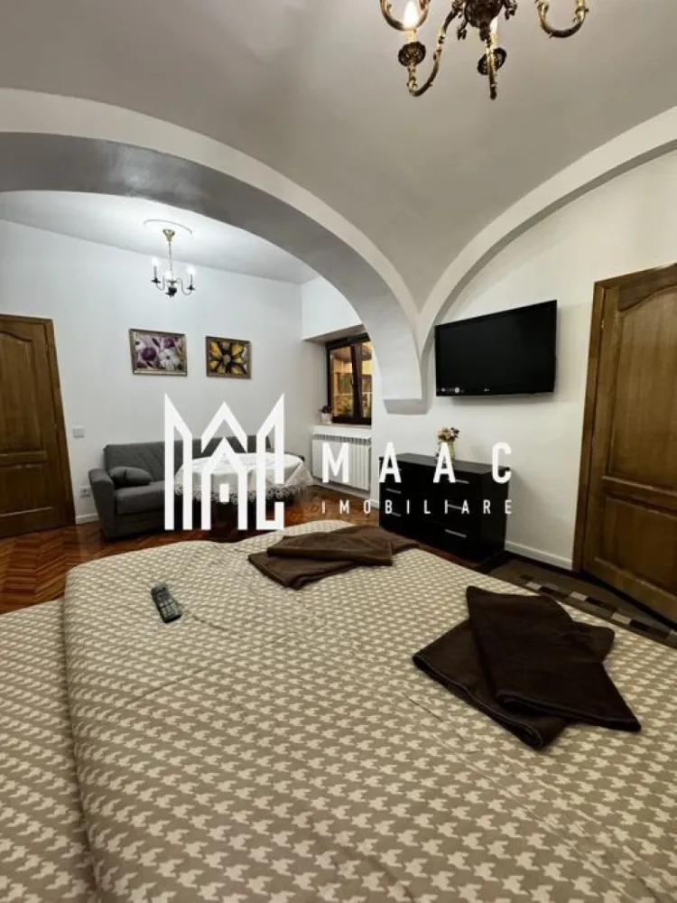 Afacere la cheie | 3 Garsoniere | Ultracentral - MAAC Imobiliare vă oferă spre vânzare 3 unități individuale care funcționează în regim hotelier. Locuințele sunt situate în centrul Sibiului și sunt ideale pentru investiție. Apartament la parter: 3 camere, 3 bucătării, 3 băi, toate cu intrări separate, amplasate într-o curte comună. Terasa mică la intrare, perfectă pentru relaxare. Fiecare unitate este renovata, mobilata si utilata, si beneficiază de centrală termică proprie și contorizare separată, oferind confort și eficiență energetică. Mobilier nou, perfect pentru a asigura confortul celor care vor locui sau închiria aceste spații. Pentru mai multe detalii sau pentru a programa o vizionare, vă rugăm să ne contactați specificand ID:CP2455731 }}
