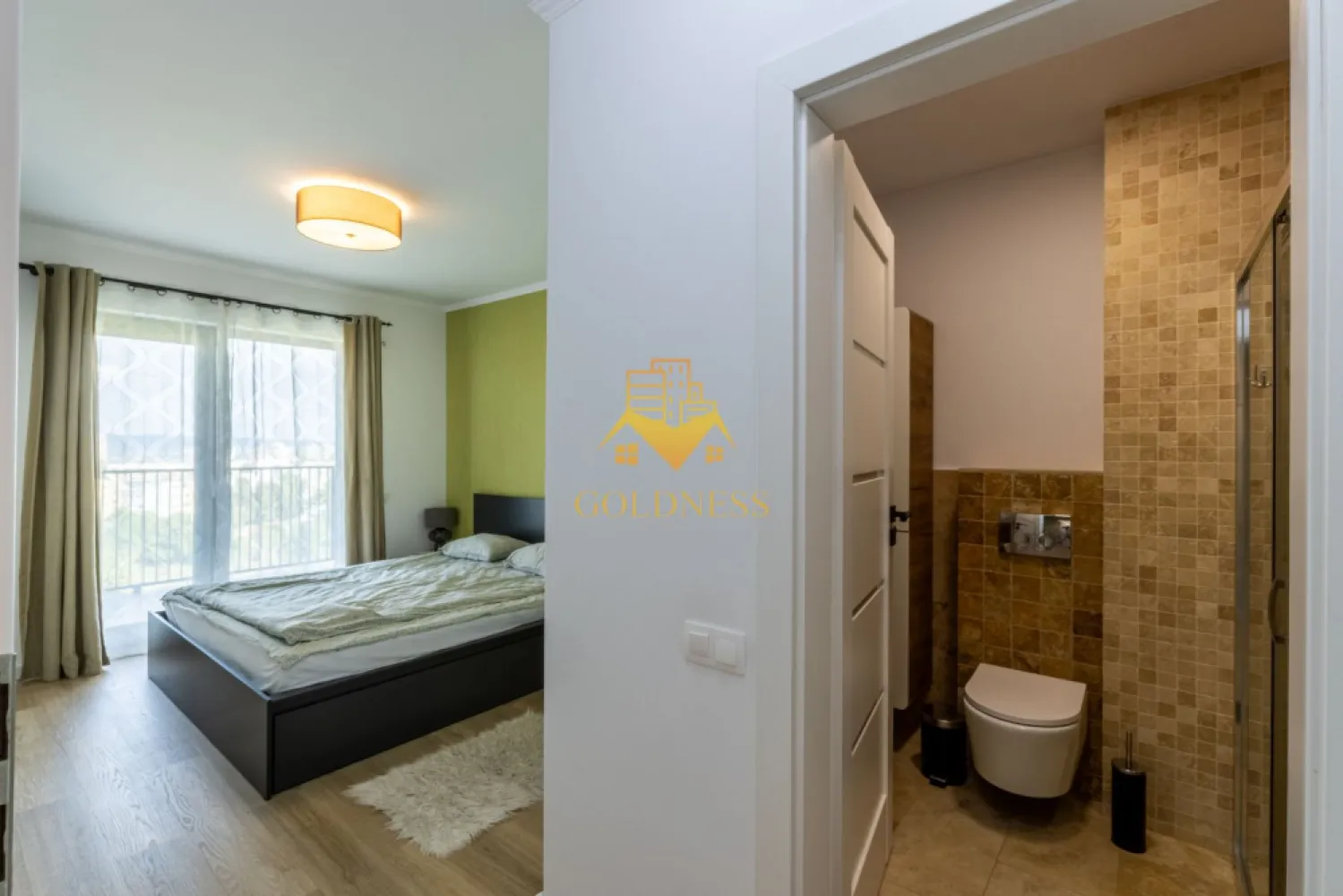 3 camere, modern, bloc nou, terasa,2 parcari, et 14, Zorilor Zona LIDL - GOLDNESS Imobiliare vă propune spre închiriere un apartament cu 3 camere complet mobilat și utilat, la etajul 14 într-un imobil de 15 etaje, în cartierul Zorilor. Apartamentul este compartimentat astfel:
 - dormitor cu pat matrimonial, dressing, noptiere
 - dormitor cu pat matrimonial, dulap pentru haine
 - living cu bucatarie open-space complet utilată, canapea extensibla, loc de servit masa 
 - baie cu cabina de dus, calorifer port prosop inox și dulap pentru depozitare.
 - baie cu cana, calorifer port prosop inox și dulap pentru depozitare.
 - 2 terase de 10 mp.

Imobilul este dotat cu toate cele necesare - centrală proprie, mașină de spălat haine, frigider, plită electrică, hotă, TV, etc. 
Se află în apropierea stațiilor de transport în comun, magazine, restaurante, spații verzi, farmacii, etc. 
Dispune de loc de parcare subterana!