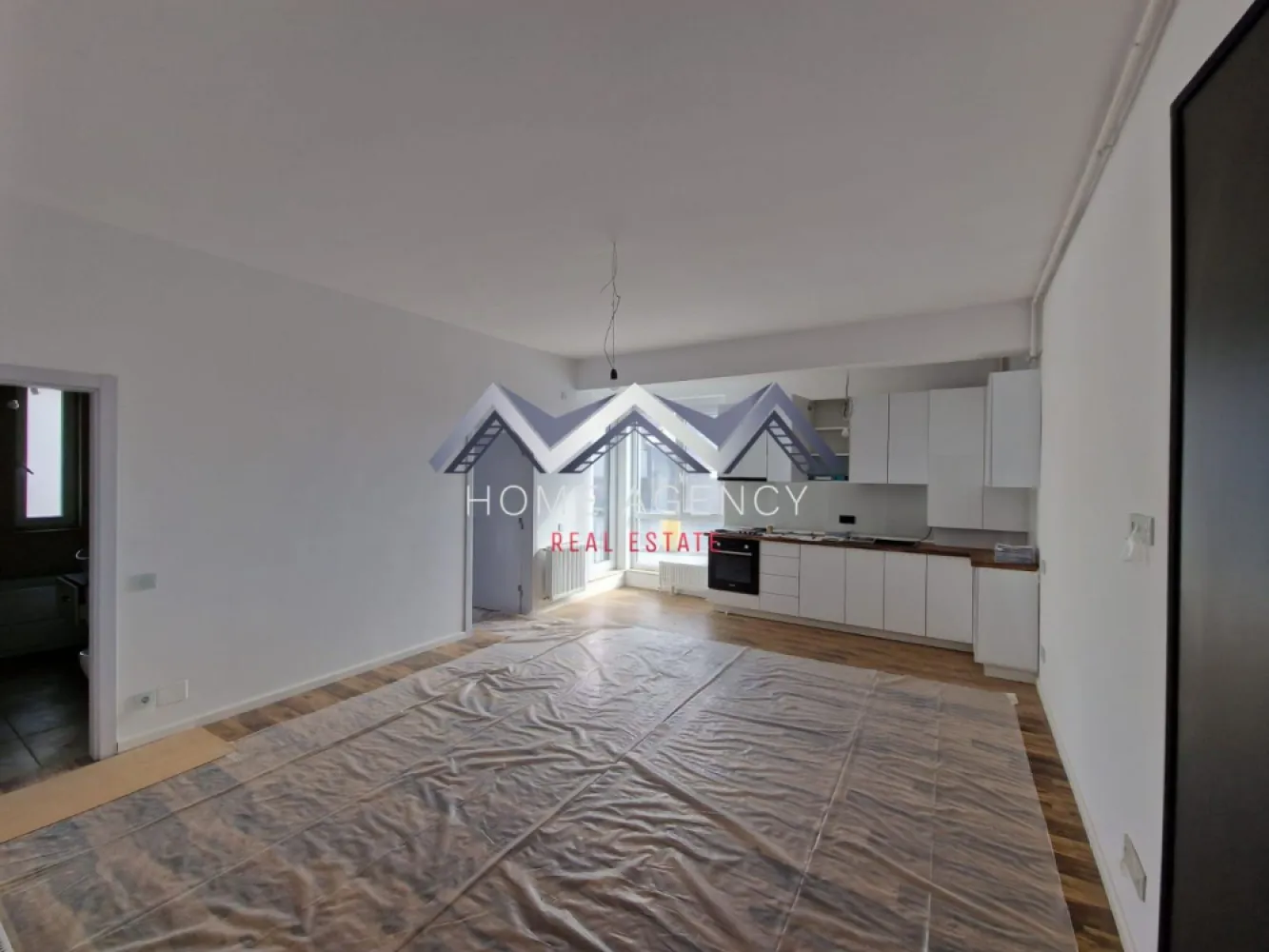 Apartament 2 camere | bloc nou | Otopeni central - Vă propunem, spre vânzare, mai multe apartamente cu 2 camere, cu suprafețe cuprinse între 44.71 mp și 54.05 mp utili, cu balcon parte dintr-un ansamblu rezidențial nou, central, din Otopeni, cu acces facil către magazine, restaurante, bănci, Primărie (maxim 7 minute de mers pe jos), piață, farmacii, DN1, Aeroport etc.

Structura blocurilor este din beton armat, pereții interiori, exteriori și de compartimentare sunt construiți din cărămidă.

Fiecare apartament va fi dotat cu centrală termică proprie, ușă metalică, tâmplărie PVC, geamuri termopan Salamander, contorizat individual și racordat la toate utilitățile (apă, curent, gaz, canalizare).

Viitorul proprietar își poate alege finisajele dintr-o gamă variată de modele și de culori. Finisajele interioare sunt incluse în costul apartamentului și constau în: faianță, gresie, parchet, uși si baie complet utilată modern.

Loc de parcare: 3000 euro + TVA

Programează-te acum pentru o vizionare!

Oferim, gratuit, consultanță financiară și consiliere juridică pe parcursul procedurilor obținerii unui credit, alături de partenerul nostru, SVN România.

Dacă aveți o proprietate de vânzare/închiriere sau sunteți interesați de o proprietate aflată în portofoliul agenției noastre, vă rugăm să ne contactați la numărul de telefon din anunț sau pe adresa de email contact@homeagency.ro.