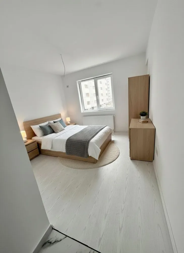Apartament cu 2 camere iunie 2026 zona Militari Residence - **TVA inclus**

**COMISION 0%**

Descoperă un apartament modern cu 2 camere situat în Militari Residence, ideal pentru cei care își doresc confort, accesibilitate și un stil de viață relaxat.

Locuința este amplasată într-o zonă foarte bine dezvoltată, cu acces rapid către magazine, restaurante, supermarketuri, școli și mijloace de transport în comun.

Apartamentul impresionează prin:
• compartimentare practică și spații luminoase
• finisaje moderne și atent realizate
• balcon privat
• atmosferă confortabilă, potrivită atât pentru locuit, cât și pentru investiție

În plus, există posibilitatea achiziționării unui loc de parcare privat.

O alegere excelentă pentru cei care caută un apartament bine poziționat, într-un cartier aflat în continuă dezvoltare.