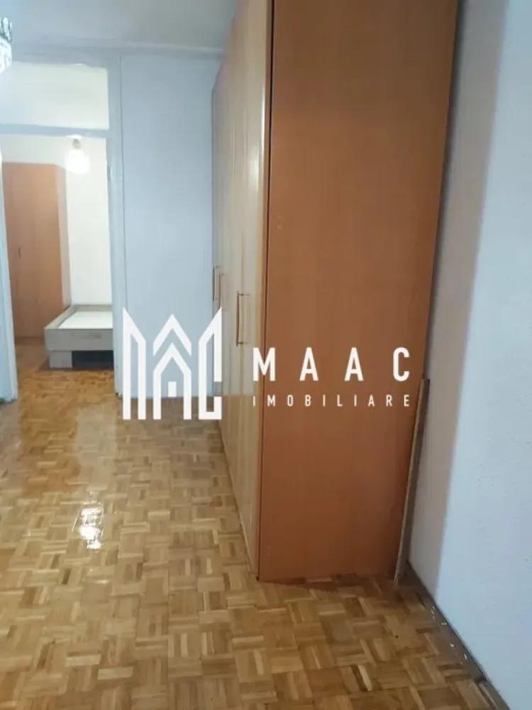 Apartement 2 camere I Gradina I Hipodrom 2 - MAAC Imobiliare vă propune spre vânzare un apartament de 2 camere, decomandat, situat la etajul 4 al unui imobil cu 4 etaje, situat în Hipodrom 2, zona Mihai Viteazu.

Locuința cuprinde: hol, 2 dormitoare, bucătărie închisă, balcon închis, baie cu geam, proprietatea beneficiază și de grădină proprie (15 mp).

Comunitatea este una liniștită, blocul izolat.

În imediata apropiere se găsesc centre comerciale, de învațămant.

Pentru mai multe detalii precizati telefonic ca ati vazut anuntul cu ID: CP2097441