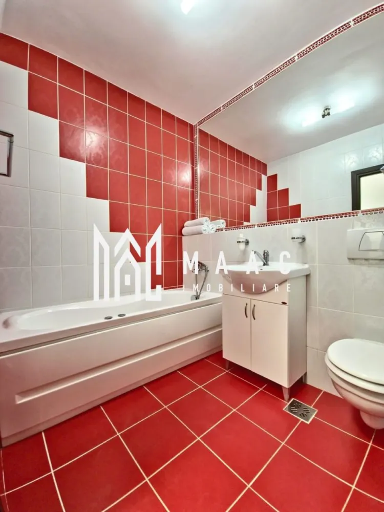 Apartament 3 camere I 93Mpu I Hipodrom III - MAAC Imobiliare va propune spre inchiriere un apartament modern cu 3 camere recent renovat,situat într-un bloc nou din cartierul Hipodrom III , la etajul 2 din 11, într-un complex rezidential.

Detalii apartament:
• Suprafață utilă: 93 m2.
• Suprafață totală: 125 m2 (include 3 terase generoase, orientate pe trei puncte cardinale).
• Compartimentare practică: 2 dormitoare, 1 living spațios, bucătărie închisă cu uși de sticlă, spațiu tehnic/depozitare adiacent bucătăriei.
• 2 băi moderne: una cu cadă, cealaltă cu duș.

Dotări și facilități:
• Complet renovat și mobilat în iunie 2025 – prima închiriere după renovare.
• 3 terase cu acces direct din fiecare cameră – lumină naturală din plin, orientare ideală spre răsărit și apus.
• Aer condiționat.
• Centrală termică proprie.
• Televizor LED cu diagonală de 140 cm.
• Mașină de spălat rufe.
• Mașină de spălat vase.
• Cuptor încorporabil. 
• Loc Parcare inclus în complex, acces cu barieră.
• Bloc dotat cu două ascensoare.
• Vecinătate liniștită, cu acces rapid la magazine, școli, mijloace de transport și zone verzi.

 Se percepe o garatie in cuantumul a 2 chirii lunare

Pentru mai multe detalii specificati telefonic ca ati vazut anuntul cu ID: CP2568388.