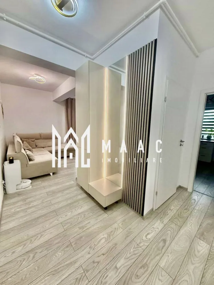 Apartament 2 camere | Casian Residence - Pictor Brana | 2 Locuri de Parcare - MAAC Imobiliare vă prezintă spre vânzare un apartament modern cu 2 camere, situat în ansamblul Casian Casian Residence, o construcție nouă, amplasată într-o zonă liniștită și în plină dezvoltare, cu acces rapid către Sibiu.

 Detalii proprietate

Apartamentul dispune de o compartimentare practică și bine gândită:

living luminos și primitor
dormitor confortabil
bucătărie separată
baie + debara pentru depozitare
balcon

În plus, beneficiază de spațiu de depozitare în pod, ideal pentru organizare eficientă.

Proprietatea se vinde complet mobilată și utilată, fiind pregătită pentru mutare imediată, fără investiții suplimentare.
Sunt incluse și 2 locuri de parcare, un avantaj important pentru confortul zilnic.

 Avantaje și zonă
Ansamblu rezidențial nou, finalizat în 2024, construit cu atenție la calitate
Zonă liniștită, ferită de agitația urbană
Acces rapid către Sibiu și principalele artere de circulație
În apropiere: supermarketuri, farmacii, restaurante și alte facilități utile
Loc de joacă pentru copii și spații verzi în cadrul ansamblului
Zonă în continuă dezvoltare, cu potențial bun de creștere a valorii în timp

Pentru mai multe detalii și vizionări, precizati telefonic ca ati vazut anuntul cu ID: CP3053851