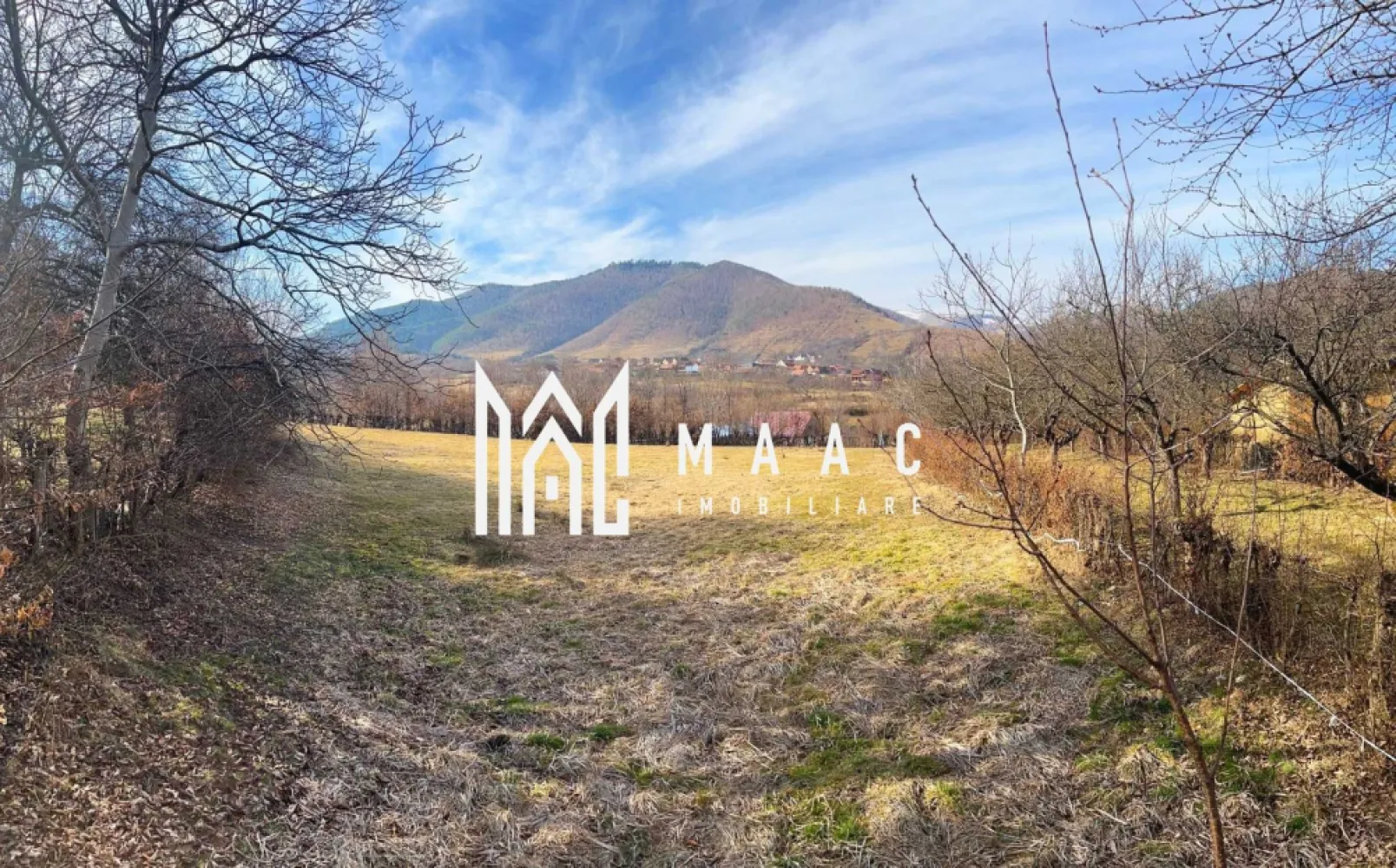 Teren intravilan I 2300mp I Zona Rasinari - MAAC Imobiliare va prezinta un teren intravilan, inconjurat de livezi cu pomi fructiferi, ideal pentru investie sau casa de vacanta, in zona Rasinari. Zona linistita, priveliste panoramica spre munti, deschidere de 68m. PUZ aprobat, Regim Constructie P+1+M, Intabulat Se afla la 20 min cu masina de centrul Sibiului si la 25 min distanta de Statiunea Paltinis. Terenul are utilitatile in apropiere, stalpul de curent este la marginea parcelei, iar gazul, apa, si canalizarea sunt la aproximativ 100 de metri. Pretabil Investitie: Casa, Cabana, Casute de tip A frame, etc Pentru mai multe detalii sau vizionari mentionati ID :CP2432293 }}