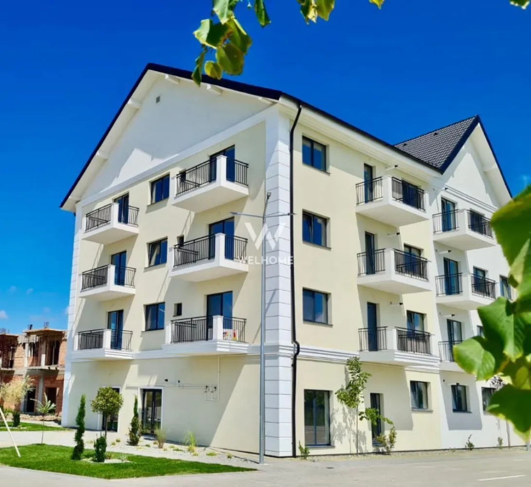 Apartament o camera cu bucatarie separata - Selimbar/Sibiu - Apartament zona Pictor Brana, la cateva minute de Shopping City Sibiu

- Suprafata utila: 41 mp + balcon de 3.4 mp
- Compartimentare: hol, camera de zi, bucatarie separata, baie si balcon.
- Imobil dotat cu lift, regim de inaltime P+3Etaje si Pod
- Interior semifinisat: pereti tencuiti, glutuiti, sapa pe pardosea, usa intrare metalica, geamuri termopan 3 foi de sticla, 3 garnituri, centrala termica in condensare cu incalzire in pardosea, instalatii electrice pana la faza de doza, balcon placat cu gresie si balustrade fier forjat.
- Exterior bloc - izolatie de 10 si decorativa, alei pavate, iluminat, camere supraveghere, spatii verzi si loc de joaca pentru copii
- 1 loc de parcare inclus in pret.
- Zona in dezvoltare, placut amenajata, accesibila din sensuri variate - Stefan cel Mare, Octavian Goga sau Nicolae Brana. 

PRET: 79.000 euro 
Suna pentru detalii si vizita: 0747.639.802