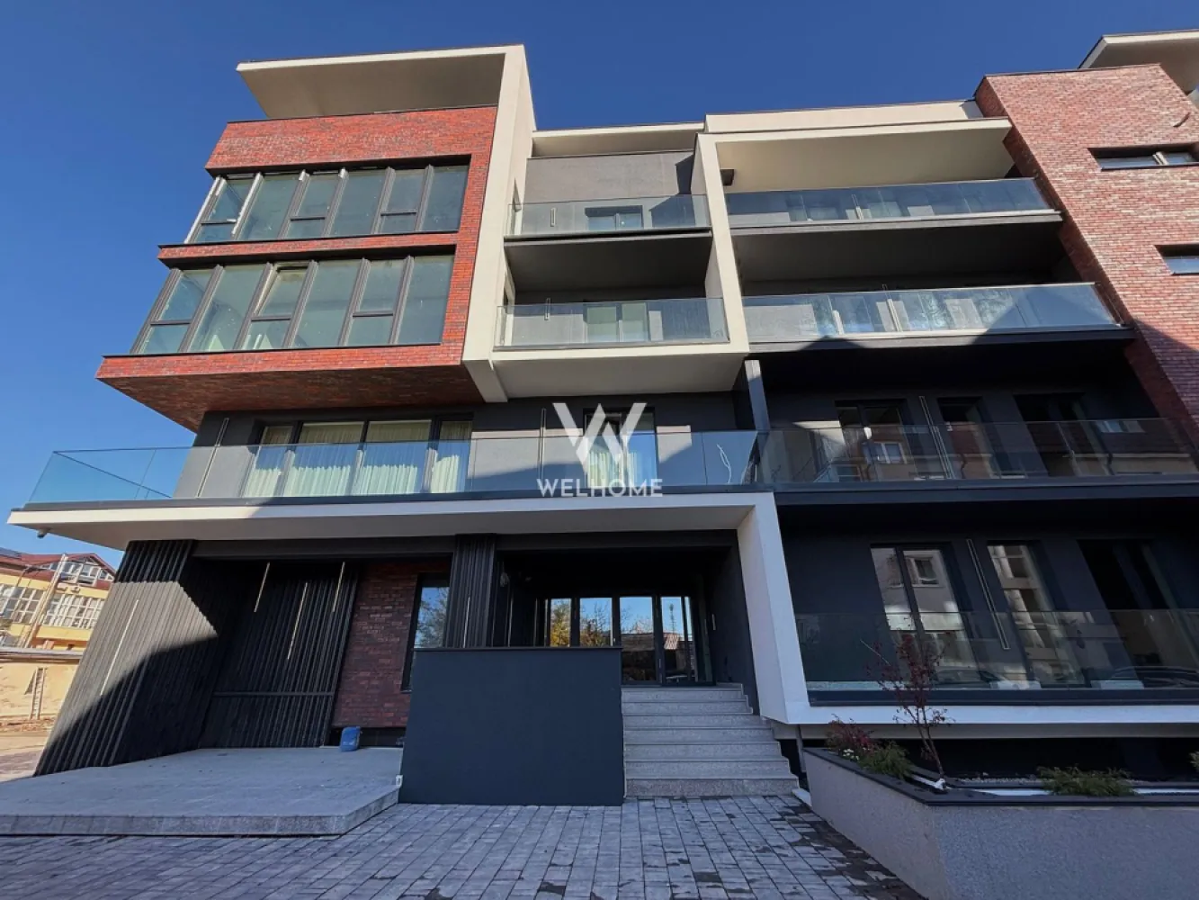 Apartament PREMIUM 3 camere cu GARAJ - zona Centrala
