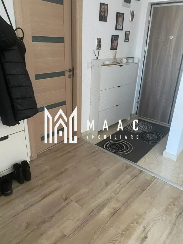 Apartament 2 camere I Decomandat I Modern I Doamna Stanca - Va propunem spre vanzare un apartament de 2 camere decomandat situat la etajul 11/11 al unui imobil din zona Doamna Stanca. Locuinta cuprinde: hol intrare, living, dormitor, bucatarie, baie, balcon. Se vinde complet mobilat si utilat. Incalzire: Centrala proprie. Facilitati: Acces rapid la mijloace de transport in comun, magazine, farmaci, restaurante si spati verzii. Pentru mai multe detalii precizati telefonic ca ati vazut anuntul cu:ID: CP2431947 }}