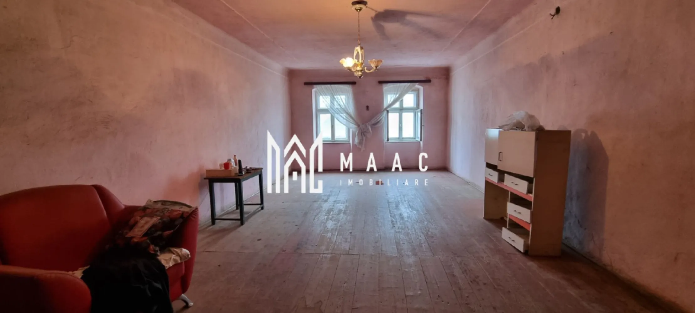 Apartament la casă I 2 camere I Teren 373 mp I Cisnădie - MAAC Imobiliare – Apartament la casă, curte comună, Cisnădie – Oportunitate de investiție Descoperiți potențialul acestui apartament situat la parter, într-o locație centrală din Cisnădie! Detalii proprietate: - Suprafață utilă: aprox. 100 mp. - Teren: 373 mp (cota parte). - Pivniță: 37 mp, ideală pentru depozitare. Compartimentare funcțională: - 2 camere spațioase, - Bucătărie, - Baie, - Debara, - Hol de acces. Aspecte importante: - 2 camere cu vedere la strada Principală. - Stare imobil: apartament in renovare! Transformați această proprietate într-un cămin unic sau într-un proiect de investiție profitabil! Contactați-ne acum pentru mai multe detalii sau pentru a programa o vizionare, specificând ID CP2431203. }}