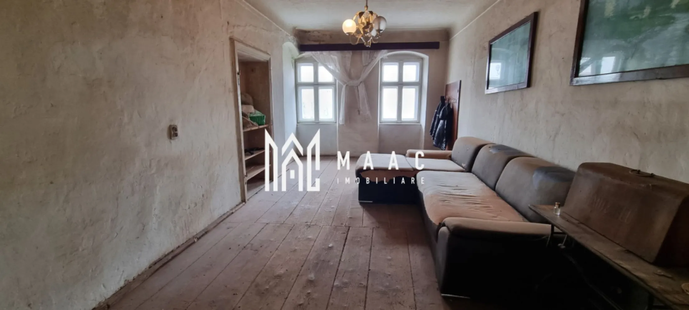 Apartament la casă I 2 camere I Teren 373 mp I Cisnădie - MAAC Imobiliare – Apartament la casă, curte comună, Cisnădie – Oportunitate de investiție Descoperiți potențialul acestui apartament situat la parter, într-o locație centrală din Cisnădie! Detalii proprietate: - Suprafață utilă: aprox. 100 mp. - Teren: 373 mp (cota parte). - Pivniță: 37 mp, ideală pentru depozitare. Compartimentare funcțională: - 2 camere spațioase, - Bucătărie, - Baie, - Debara, - Hol de acces. Aspecte importante: - 2 camere cu vedere la strada Principală. - Stare imobil: apartament in renovare! Transformați această proprietate într-un cămin unic sau într-un proiect de investiție profitabil! Contactați-ne acum pentru mai multe detalii sau pentru a programa o vizionare, specificând ID CP2431203. }}