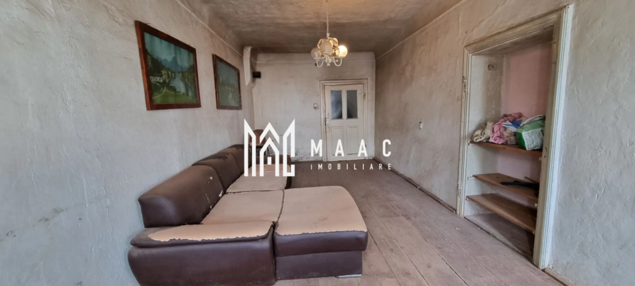 Apartament la casă I 2 camere I Teren 373 mp I Cisnădie - MAAC Imobiliare – Apartament la casă, curte comună, Cisnădie – Oportunitate de investiție Descoperiți potențialul acestui apartament situat la parter, într-o locație centrală din Cisnădie! Detalii proprietate: - Suprafață utilă: aprox. 100 mp. - Teren: 373 mp (cota parte). - Pivniță: 37 mp, ideală pentru depozitare. Compartimentare funcțională: - 2 camere spațioase, - Bucătărie, - Baie, - Debara, - Hol de acces. Aspecte importante: - 2 camere cu vedere la strada Principală. - Stare imobil: apartament in renovare! Transformați această proprietate într-un cămin unic sau într-un proiect de investiție profitabil! Contactați-ne acum pentru mai multe detalii sau pentru a programa o vizionare, specificând ID CP2431203. }}