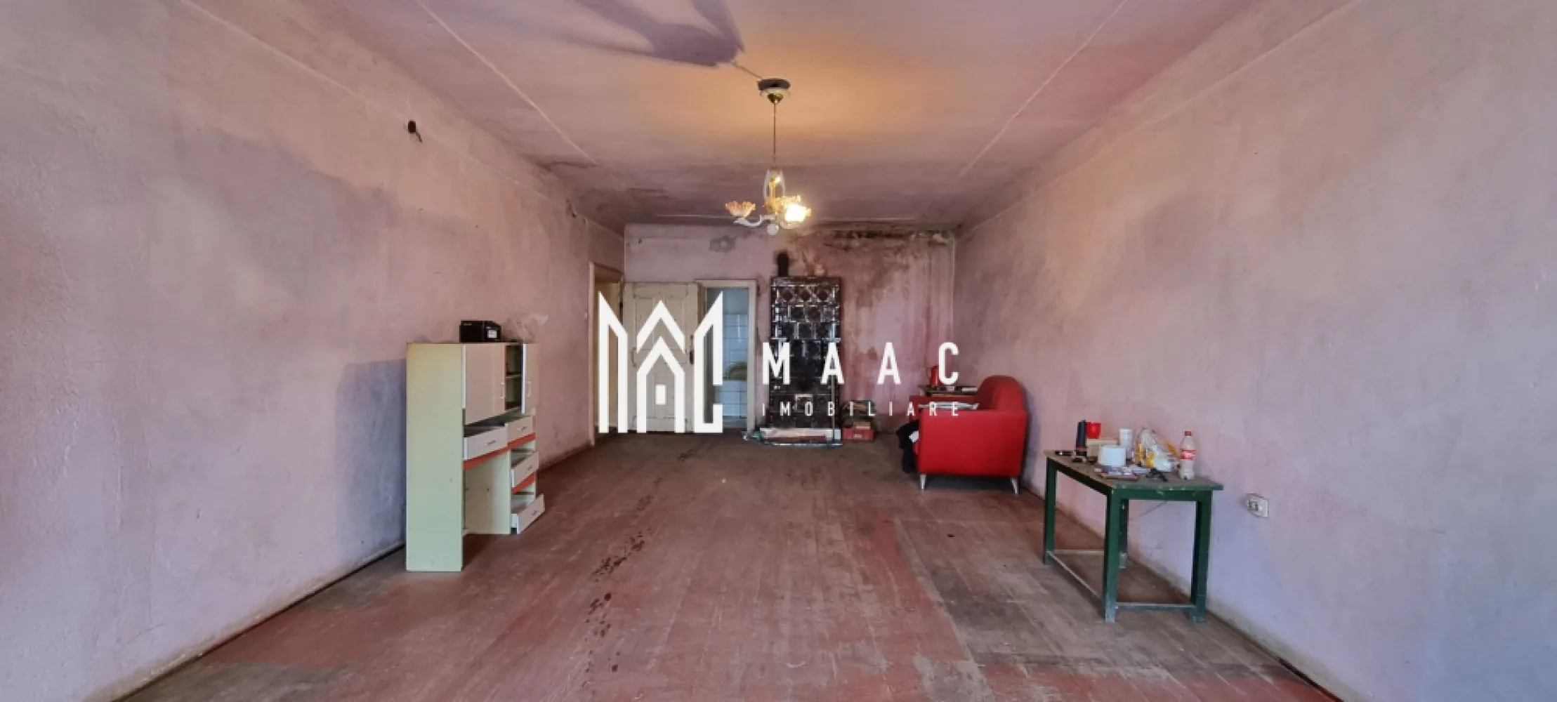 Apartament la casă I 2 camere I Teren 373 mp I Cisnădie - MAAC Imobiliare – Apartament la casă, curte comună, Cisnădie – Oportunitate de investiție Descoperiți potențialul acestui apartament situat la parter, într-o locație centrală din Cisnădie! Detalii proprietate: - Suprafață utilă: aprox. 100 mp. - Teren: 373 mp (cota parte). - Pivniță: 37 mp, ideală pentru depozitare. Compartimentare funcțională: - 2 camere spațioase, - Bucătărie, - Baie, - Debara, - Hol de acces. Aspecte importante: - 2 camere cu vedere la strada Principală. - Stare imobil: apartament in renovare! Transformați această proprietate într-un cămin unic sau într-un proiect de investiție profitabil! Contactați-ne acum pentru mai multe detalii sau pentru a programa o vizionare, specificând ID CP2431203. }}