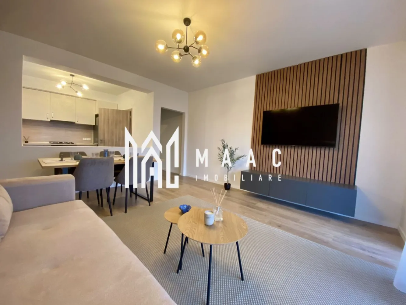 Apartament 2 camere | Parter | Balcon | Mobilat si utilat - MAAC Imobiliare va prezinta un apartament cu 2 camere, decomandat – Cartier Da Vinci Homes, Sibiu.

Caracteristici:
Suprafață utilă: 53.5 mp
Compartimentare decomandată:
Living cu ieșire pe balcon
Dormitor matrimonial
Hol 
Baie complet echipată
Balcon de 7.29 mp:
Orientare sudică pentru lumină naturală pe tot parcursul zilei
Hidroizolație și sistem de drenaj

Dotări premium:
Încălzire în pardoseală
Izolație eficientă cu vată bazaltică
Balcon și casa scării finisate la cheie, cu granit și sticlă securizată
Design arhitectural distinctiv
Predare exact ca în poze – mobilat și utilat complet, gata de mutare

Facilități
Ocupare teritorială redusă: doar 25% construcție, restul fiind spații verzi
45% spații verzi amenajate
4 locuri de joacă pentru copii și teren de fotbal pentru activități recreative.

Parcare inclusă:
Acces facil către principalele puncte de interes:
4 minute până în Zona Industrială Vest
4 minute de Metro
15 minute de Centrul Istoric al Sibiului

Un loc de parcare privat este inclus în preț.

Pentru mai multe detalii precizati telefonic ca ati vazut anuntul cu ID: CP2301720