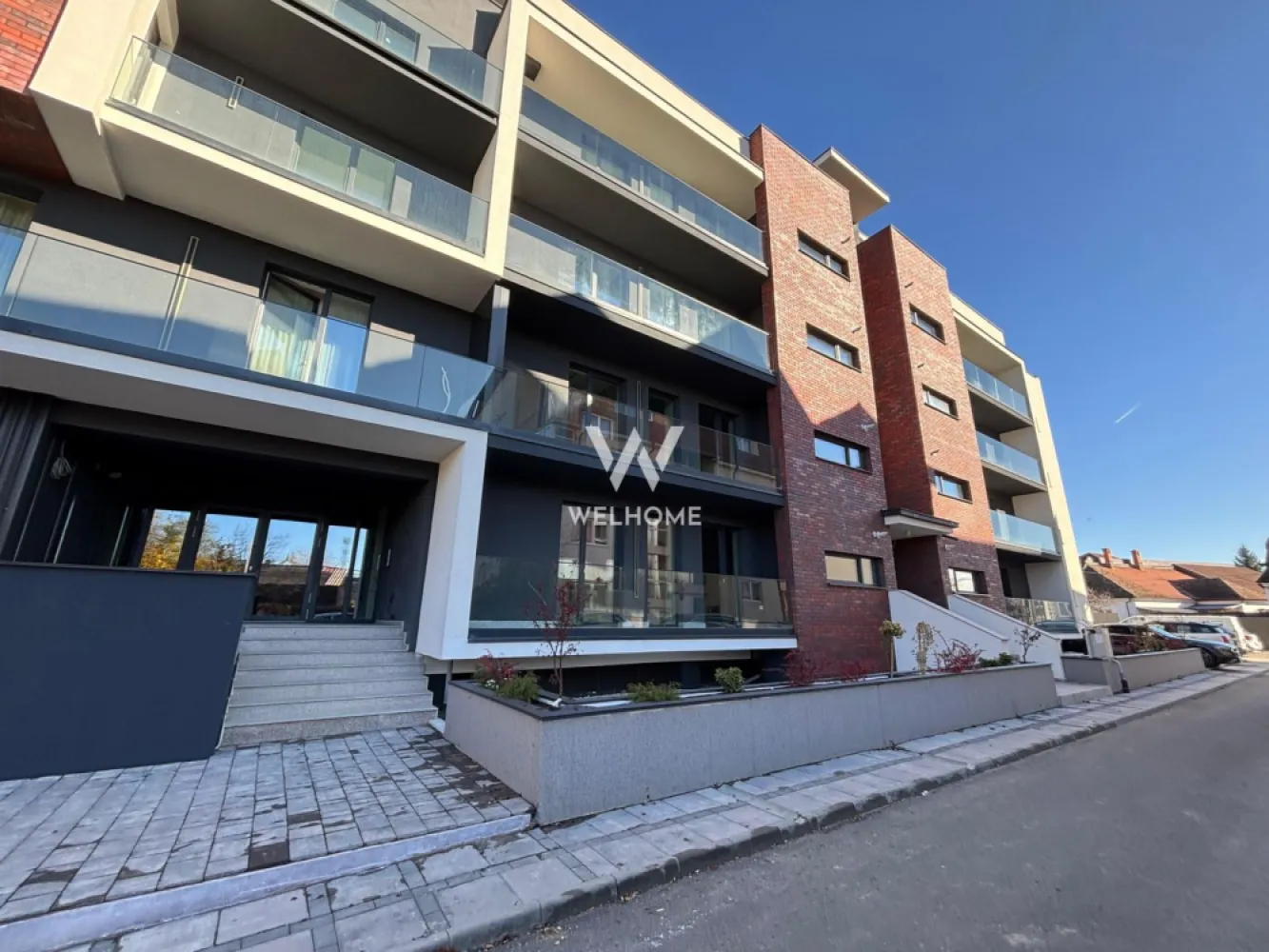 Apartament PREMIUM 3 camere cu GARAJ - zona Centrala