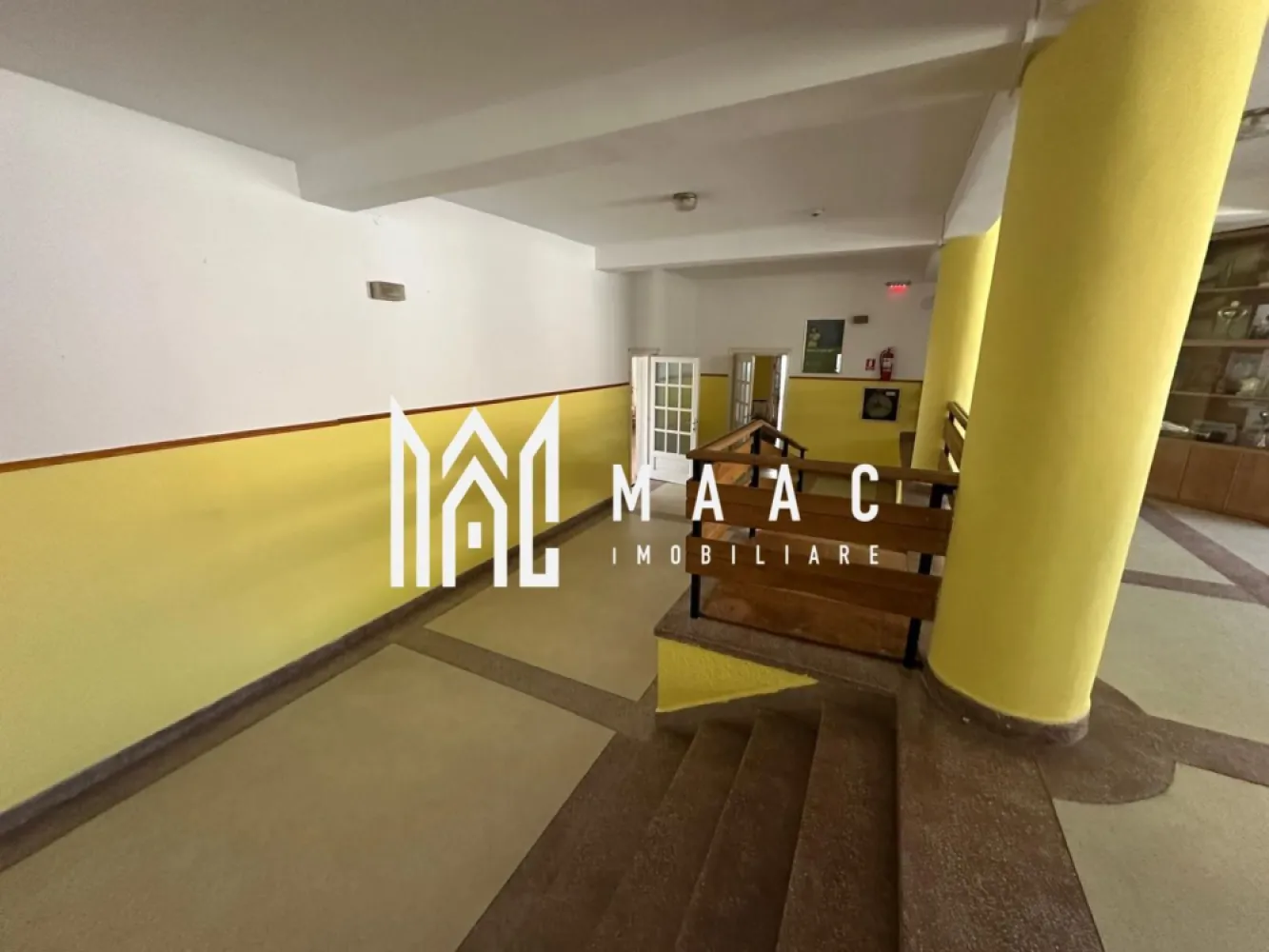 CASA DE INCHIRIAT I CISNADIE I SPATIU EDUCATIONAL - Maac Imobiliare vă propune spre închiriere o proprietate deosebită, ideală pentru activități educaționale precum grădiniță, after-school sau centre de dezvoltare.

Cu o suprafață generoasă de 806,25 mp, imobilul impresionează prin spațiu, funcționalitate și versatilitate. Compartimentarea este excelent gândită, incluzând 15 camere luminoase, o bucătărie, 4 băi și o terasă, oferind cadrul perfect pentru desfășurarea în condiții optime a activităților educaționale.

Proprietatea este parțial mobilată și beneficiază de o sală special amenajată, dotată cu aparate pentru activități sportive, contribuind la un mediu echilibrat și dinamic pentru copii.

Datorită configurației și dimensiunilor, imobilul se pretează perfect pentru instituții educaționale care își doresc un spațiu generos, bine organizat și adaptabil.

Pentru mai multe detalii sau pentru programarea unei vizionări, vă stăm cu drag la dispoziție. Anuntati telefonic CP3069521