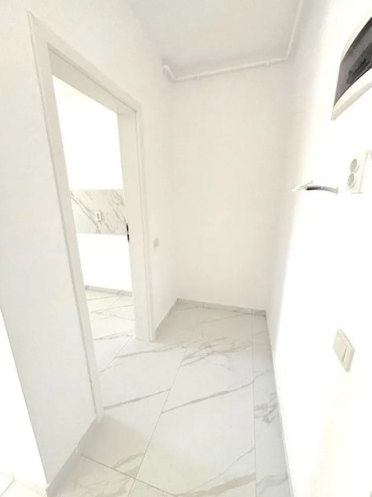 Garsoniera cartier Militari Residence - mutare imediata!! - TVA INCLUS !!

COMISION 0%

Vă prezentăm o garsonieră deosebită, situată în cartierul Militari Residence, într-un bloc modern cu regim de înălțime P+3, poziționat strategic pentru a vă oferi confort și accesibilitate.

Detalii proprietate:

- Tip: Garsonieră
- Etaj: Intermediar
- Finalizata - mutare imediata !!
- Locație: Militari Residence

Avantaje:

- Bloc nou, construit cu materiale de calitate, garantând un standard ridicat de confort.
- Poziție excelentă, în imediata apropiere a mijloacelor de transport în comun, pentru o deplasare facilă către orice zonă a orașului.
- Acces rapid la instituții educaționale (școli publice), centre comerciale, supermarketuri și mall-uri.
- Zonă liniștită, ideală pentru locuit sau investiție.

Acum este momentul să achiziționați locuința visurilor dumneavoastră!

Contactați-ne pentru mai multe detalii și programarea unei vizionări.