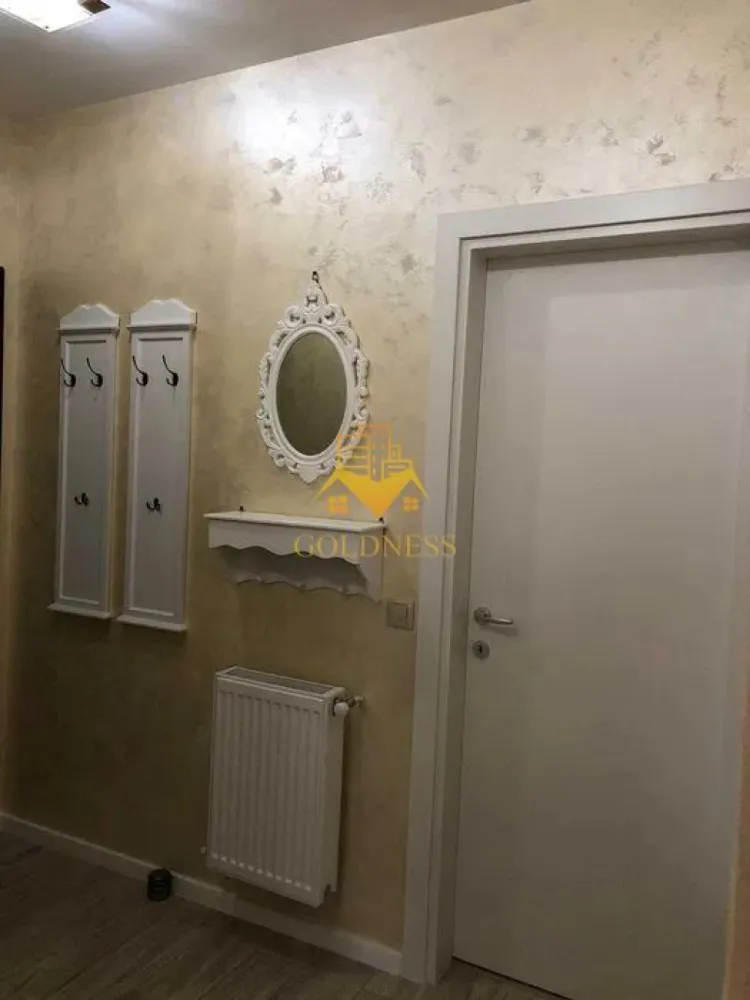 2 Camere decomadate, Park Lake,Iulius Mall,FSEGA,Bloc nou,Intre lacuri - GOLDNESS Imobiliare vă propune spre închiriere un apartament cu 2 camere complet mobilat și utilat, la etajul 1 într-un imobil de 10 etaje, în Cartierul Intre lacuri.
Se poate inchiria loc de parcare cu 50 euro.
Se află în apropierea stațiilor de transport în comun, magazine, restaurante, spații verzi, farmacii, etc. 

Apartamentul este compartimentat astfel:
 - dormitor cu pat matrimonial, dressing, noptiere
 - living cu bucatarie open space complet utilată și mobilată, canapea extensibilă, loc de servit masa 
 - baie cu dus walk-in, calorifer port prosop și dulap pentru depozitare.
 - balcon 7 mp.

Imobilul este dotat cu toate cele necesare- centrală proprie, frigider, aragaz, hotă, mașină de spălat haine, etc. 

Dacă sunteți interesați de acest apartament și doriți să îl vizionați, dar și pentru alte oferte nu ezitați să ne contactați telefonic sau prin e-mail. Vă stăm la dispoziție!
Pentru intermediere se percepe un comision de 50% din prețul chiriei!
