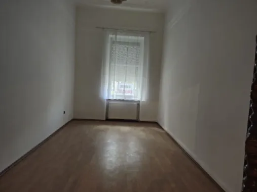 Apartament la casă cu front stradal, str. M. Eminescu. 119 900 E.