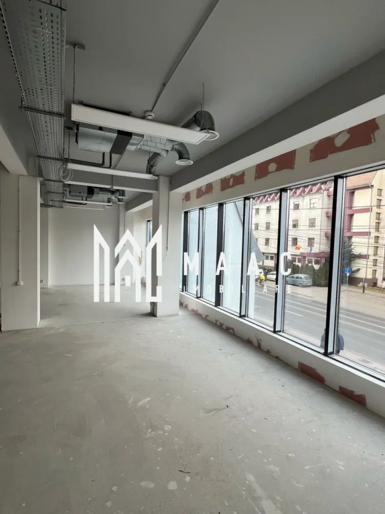 Spatiu birouri | Etaj 3 | 200 MP | Lift | Zona Garii - MAAC Imobiliare va propune un spațiu de birouri de închiriat in Zona Garii, Promenada Mall, Sibiu. Acces facil către transportul public și principalele artere ale orașului. Caracteristici: Disponibilitate: Etajul 2 și Etajul 3 Se pot inchiria separat sau impreuna Suprafață utilă per etaj: 200 mp open space Compartimentare: Open space cu două grupuri sanitare Pretabil pentru orice tip de activitate. Parcare: Locuri de parcare disponibile atât în fața, cât și în spatele clădirii Fiecare etaj beneficiază de trei locuri de parcare subterane incluse în preț. Facilități și dotări: Încălzire și răcire prin ventiloconvectoare Autorizatie ISU, clădire sigură și conformă cu toate normele Lift de opt persoane Sisteme de securitate cu supraveghere video și sisteme antiefracție Fațadă ventilată Spațiul se predă la cheie, gata de utilizare fără investiții suplimentare. Condiții financiare: Prețul include trei locuri de parcare subterane La preț se adaugă TVA Ultimele spații disponibile Clădirea are patru etaje, ultimul etaj fiind penthouse Mai sunt disponibile doar etajele doi și trei. Pentru mai multe detalii precizati telefonic ca ati vazut anuntul cu ID: CP2404492 }}