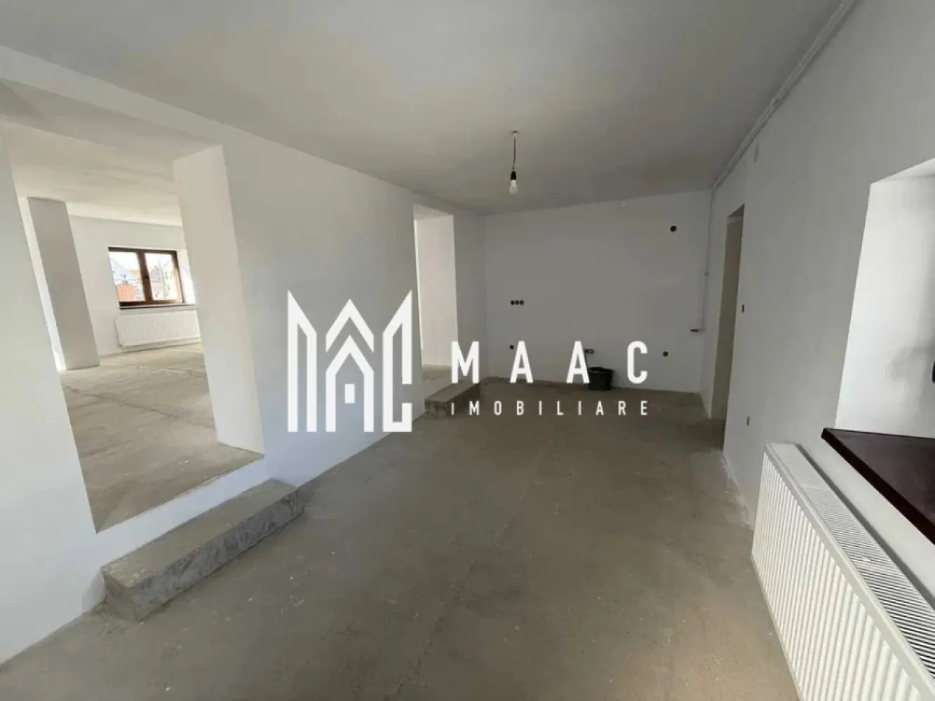 Casa Predare la Cheie | 3 camere | Curte 120 MP - MAAC Imobiliare va prezinta spre vanzare o casă cu predare la cheie pe Calea Surii Mici. Suprafață și compartimentare: Suprafața utilă este de 102 mp Suprafața curții este de 120 mp Calea de acces comună are 40 mp Deschiderea casei este de 7 ml. Casa este compartimentată astfel: Parter – 70 mp, compus din hol și bucătărie (17 mp), living spațios (44 mp) și baie (7,5 mp) Etaj – 32 mp, reprezentând mansarda Renovare completă în 2024 Casa a fost reabilitată și renovată integral. Printre îmbunătățirile aduse se numără: Ferestre și ușă de intrare marca Kommerling Acoperiș complet nou, dotat cu ferestre de mansardă Roto Instalații electrice, termice și de apă complet noi Izolație exterioară cu termosistem performant Tencuieli, glet, vopsea lavabilă și finisaje exterioare decorative Curte amenajată cu pavaj nou. Facilități și confort: Curte privată de 120 mp, cu posibilitatea de amenajare a unui spațiu verde Două locuri de parcare private, cu posibilitatea de extindere Infrastructură pregătită pentru zonă de grill/grătar (apă, electricitate, canalizare) Iluminat perimetral pregătit pentru montarea corpurilor de iluminat. Pentru mai multe detalii precizati telefonic ca ati vazut anuntul cu ID: CP2427097 }}