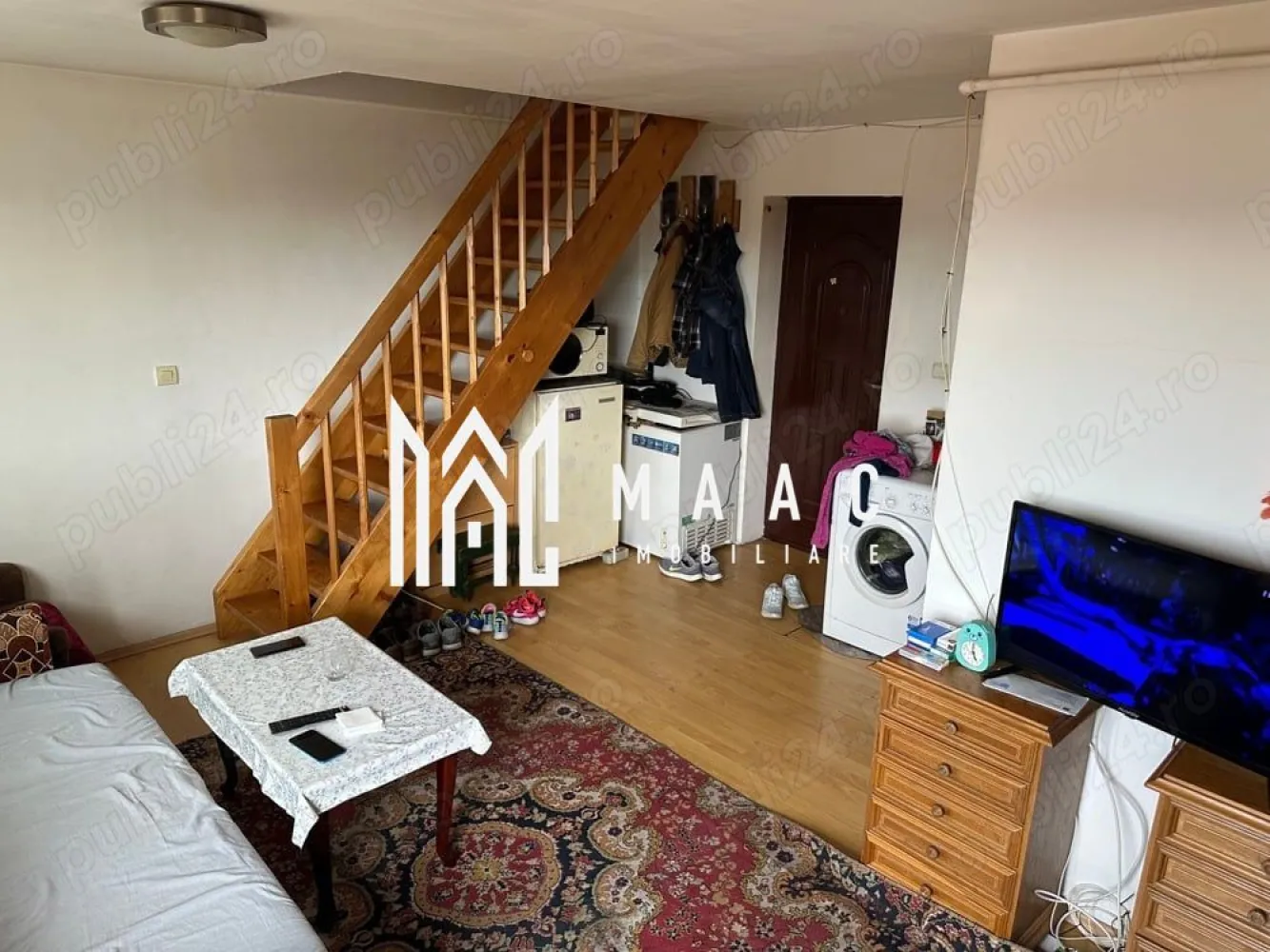 Apartament 2 Camere | 46 mp | Mobilat | Lazaret - MAAC Imobiliarea va propune spre vanzare un apartament de tip mansarda in zona Lazaret. Caracteristici: Suprafață utilă: 46 mp Sistem de încălzire: centrală proprie cu calorifere. Compartimentare: Living cu bucătărie open space la primul nivel Baie dotată cu cadă Dormitor la etaj, accesibil printr-o scară interioară. Locație: Se află o grădiniță de stat exact langa acest bloc Școala este la doar 3 minute de mers pe jos Transport în comun în apropiere Acces facil la gară Shopping și divertisment la Promenada Mall Supermarketuri: Penny și MegaImage în vecinătate Farmacii la îndemână Pentru mai multe detalii precizati telefonic ca ati vazut anuntul cu ID: CP2395368 }}