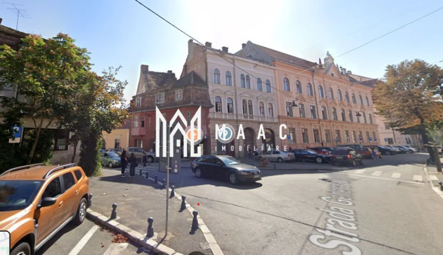 Spatiu Comercial I Ultracentral I Vitrină Stradală I 56 MPU - MAAC Imobiliare prezintă un spațiu comercial deosebit, situat în inima Centrului Istoric al Sibiului! Acest imobil unic oferă vizibilitate maximă datorită vitrinei generoase cu deschidere directă spre strada pietonală, beneficiind de un flux constant de turiști și localnici – o oportunitate ideală pentru orice afacere care dorește să se evidențieze. ✅ Suprafață utilă: 56 mp ✅ Compartimentare practică: 2 încăperi distincte: 42 mp + 14 mp, oferind flexibilitate în amenajare Toaletă de serviciu Pivniță de 4 mp, ideală pentru depozitare Cota parte din curte 📍 Locație premium – la doar câțiva pași de Piața Mare, Piața Mică și principalele atracții turistice, într-o zonă cu trafic pietonal intens. 🔹 Avantaje: ✔ Vitrină stradală – expunere maximă și acces direct pentru clienți ✔ Nemobilat – posibilitatea de personalizare conform nevoilor afacerii tale ✔ Potrivit pentru multiple tipuri de activități: magazin de suveniruri, galerie de artă, birou de consultanță, cafenea sau concept store O astfel de oportunitate într-o zonă istorică de prestigiu este rară, reprezentând o investiție excelentă! 📞 Pentru mai multe detalii și vizionări, precizati telefonic ca ati vazut anuntul cu ID: CP2395219 }}