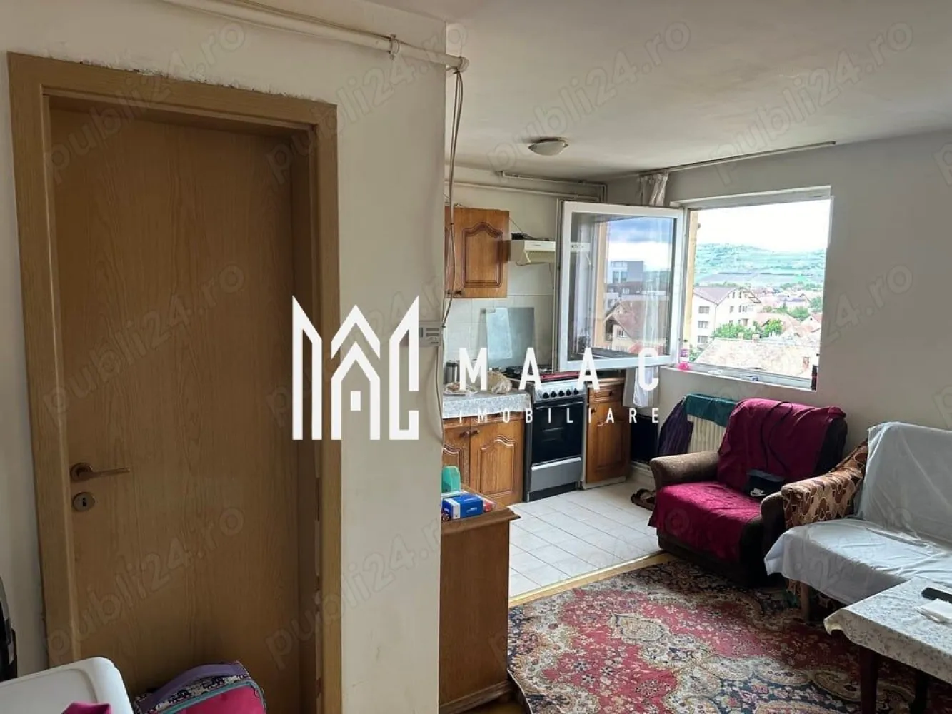 Apartament 2 Camere | 46 mp | Mobilat | Lazaret - MAAC Imobiliarea va propune spre vanzare un apartament de tip mansarda in zona Lazaret. Caracteristici: Suprafață utilă: 46 mp Sistem de încălzire: centrală proprie cu calorifere. Compartimentare: Living cu bucătărie open space la primul nivel Baie dotată cu cadă Dormitor la etaj, accesibil printr-o scară interioară. Locație: Se află o grădiniță de stat exact langa acest bloc Școala este la doar 3 minute de mers pe jos Transport în comun în apropiere Acces facil la gară Shopping și divertisment la Promenada Mall Supermarketuri: Penny și MegaImage în vecinătate Farmacii la îndemână Pentru mai multe detalii precizati telefonic ca ati vazut anuntul cu ID: CP2395368 }}