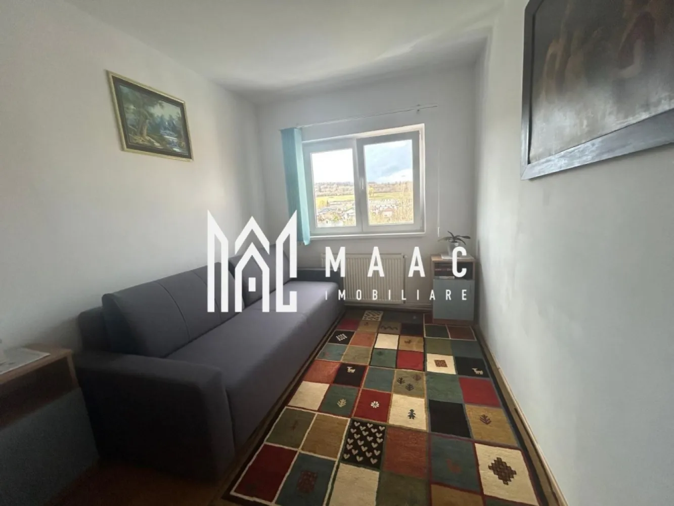 Apartament 3 Camere I Decomandat I 2 Bai I Etaj 2 I Cisnadie - Va propunem spre vanzare un apartament decomandat de 3 camere situat la etajul 2/4 al unui imobil din Cisnadie. Locuinta cuprinde: hol intrare, living, 2 dormitoare, bucatarie, 2 bai, logie. Aferent; pivnita. Dotari: Se vinde mobilat si utilat. Incalzire: Centrala proprie. Facilitati: Acces rapid la mijloace de transport in comun, magazine, farmaci, restaurante si spati verzii. Pentru mai multe detalii precizati telefonic ca ati vazut anuntul cu: ID: CP2395042 }}