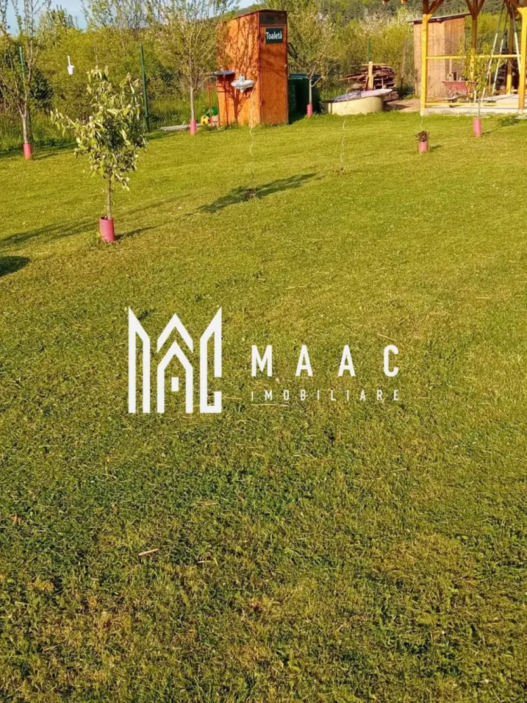 Teren intravilan 600 mp | Poplaca | 7 km de Sibiu | Îngrădit | Acte complete - MAAC Imobiliare vă propune spre vânzare un teren intravilan situat în Poplaca, la doar 7 km de Sibiu, într-o zonă liniștită și apreciată pentru proximitatea față de oraș și cadrul natural.

 Detalii teren
Suprafață: 600 mp
Deschidere: 17 ml
Lungime: 37 m
Teren îngrădit
Acte complete pentru vânzare-cumpărare

 Avantaje
Zonă liniștită, aproape de Sibiu
Dimensiuni ideale pentru construcția unei case
Acces facil
Teren pregătit pentru tranzacționare

📞 Contactează-ne pentru mai multe detalii sau pentru a programa o vizionare, menționează CP3071600!