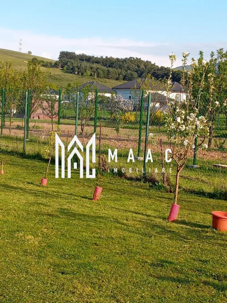 Teren intravilan 600 mp | Poplaca | 7 km de Sibiu | Îngrădit | Acte complete - MAAC Imobiliare vă propune spre vânzare un teren intravilan situat în Poplaca, la doar 7 km de Sibiu, într-o zonă liniștită și apreciată pentru proximitatea față de oraș și cadrul natural.

 Detalii teren
Suprafață: 600 mp
Deschidere: 17 ml
Lungime: 37 m
Teren îngrădit
Acte complete pentru vânzare-cumpărare

 Avantaje
Zonă liniștită, aproape de Sibiu
Dimensiuni ideale pentru construcția unei case
Acces facil
Teren pregătit pentru tranzacționare

📞 Contactează-ne pentru mai multe detalii sau pentru a programa o vizionare, menționează CP3071600!
