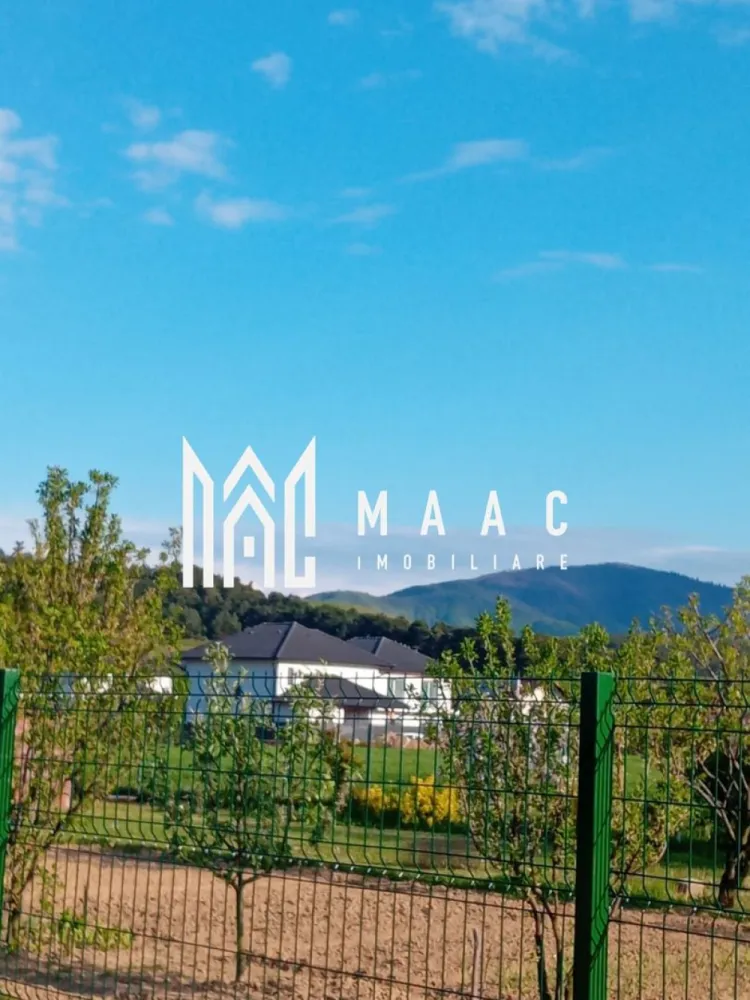 Teren intravilan 600 mp | Poplaca | 7 km de Sibiu | Îngrădit | Acte complete - MAAC Imobiliare vă propune spre vânzare un teren intravilan situat în Poplaca, la doar 7 km de Sibiu, într-o zonă liniștită și apreciată pentru proximitatea față de oraș și cadrul natural.

 Detalii teren
Suprafață: 600 mp
Deschidere: 17 ml
Lungime: 37 m
Teren îngrădit
Acte complete pentru vânzare-cumpărare

 Avantaje
Zonă liniștită, aproape de Sibiu
Dimensiuni ideale pentru construcția unei case
Acces facil
Teren pregătit pentru tranzacționare

📞 Contactează-ne pentru mai multe detalii sau pentru a programa o vizionare, menționează CP3071600!