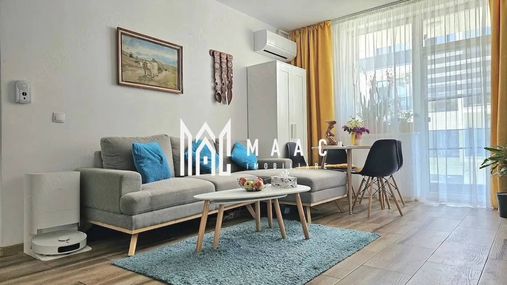 Apartament 3 camere | Etaj 1 | Balcon | Modern | Selimbar - MAAC Imobiliare vă prezintă un apartament modern cu 3 camere, situat într-o zonă liniștită și aerisită din Șelimbăr.

Locuința are o suprafață utilă de 55 mp, la care se adaugă un balcon de 4 mp, fiind bine compartimentată și eficient organizată.

Compartimentare:
Living cu bucătărie open space
2 dormitoare
Baie
Balcon

Caracteristici și dotări:
Etaj 1 cu doar 2 apartamente pe nivel
Construcție nouă, anul 2022
Încălzire în pardoseală
Aer condiționat
Se vinde complet mobilat și utilat

Electrocasnice incluse:
Cuptor
Plită
Mașină de spălat vase
Mașină de spălat rufe
Combină frigorifică

Facilități și avantaje:
Loc de parcare propriu inclus
Acces rapid către magazine, școli, locuri de joacă și mijloace de transport în comun.

Pentru mai multe detalii precizati telefonic ca ati vazut anuntul cu ID: CP3071089