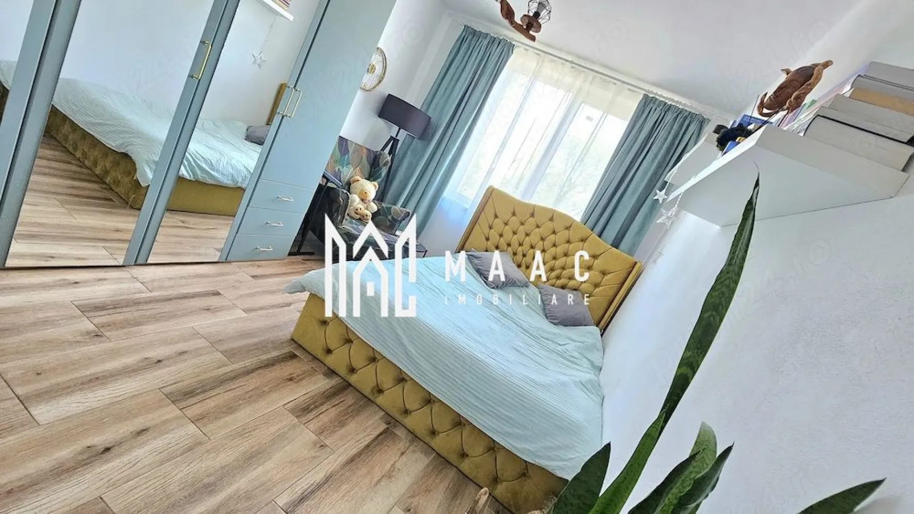 Apartament 3 camere | Etaj 1 | Balcon | Modern | Selimbar - MAAC Imobiliare vă prezintă un apartament modern cu 3 camere, situat într-o zonă liniștită și aerisită din Șelimbăr.

Locuința are o suprafață utilă de 55 mp, la care se adaugă un balcon de 4 mp, fiind bine compartimentată și eficient organizată.

Compartimentare:
Living cu bucătărie open space
2 dormitoare
Baie
Balcon

Caracteristici și dotări:
Etaj 1 cu doar 2 apartamente pe nivel
Construcție nouă, anul 2022
Încălzire în pardoseală
Aer condiționat
Se vinde complet mobilat și utilat

Electrocasnice incluse:
Cuptor
Plită
Mașină de spălat vase
Mașină de spălat rufe
Combină frigorifică

Facilități și avantaje:
Loc de parcare propriu inclus
Acces rapid către magazine, școli, locuri de joacă și mijloace de transport în comun.

Pentru mai multe detalii precizati telefonic ca ati vazut anuntul cu ID: CP3071089
