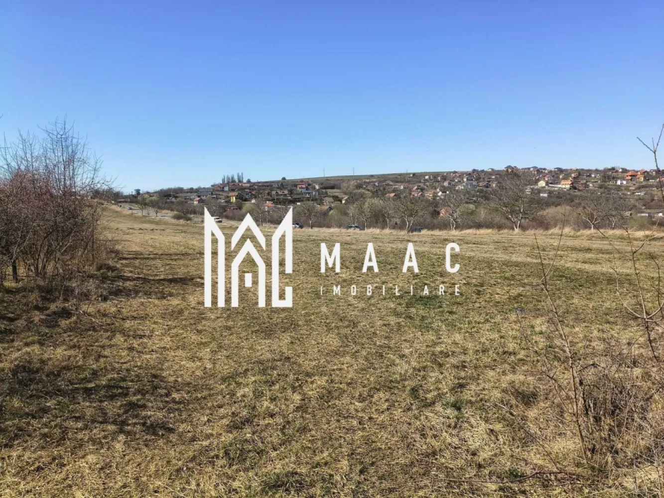 Teren | Intravilan | 400 MPU | Daia - MAAC Imobiliare vă propune spre vânzare un teren intravilan situat în Daia Nouă, Sibiu, într-o zonă în plină dezvoltare, ideală pentru construirea unei locuințe într-un cadru liniștit, cu aer curat, la doar 10–12 minute de oraș.
Proprietatea se remarcă prin poziționarea avantajoasă, topografia plană și accesul facil, fiind o alegere excelentă atât pentru construcția unei case de vacanță, cât și pentru o locuință permanentă.

Caracteristici teren:
-suprafață: 400 mp
-deschidere: 14 m la drum de acces
-adâncime: 28 m
-drum de acces cu lățime de 7 m
-teren drept, ușor de construit

Utilități și avantaje:
-curent electric disponibil
-apă și canalizare în proximitate
-zonă aerisită, cu priveliște deosebită
-regim de înălțime predominant de case/vile
-ideal pentru construcție rezidențială

Localizare:
-Daia Nouă, Sibiu – zonă liniștită, în dezvoltare, cu acces rapid către oraș

Pentru mai multe detalii sau pentru programarea unei vizionări, vă rugăm să ne contactați specificând: ID: CP3070540