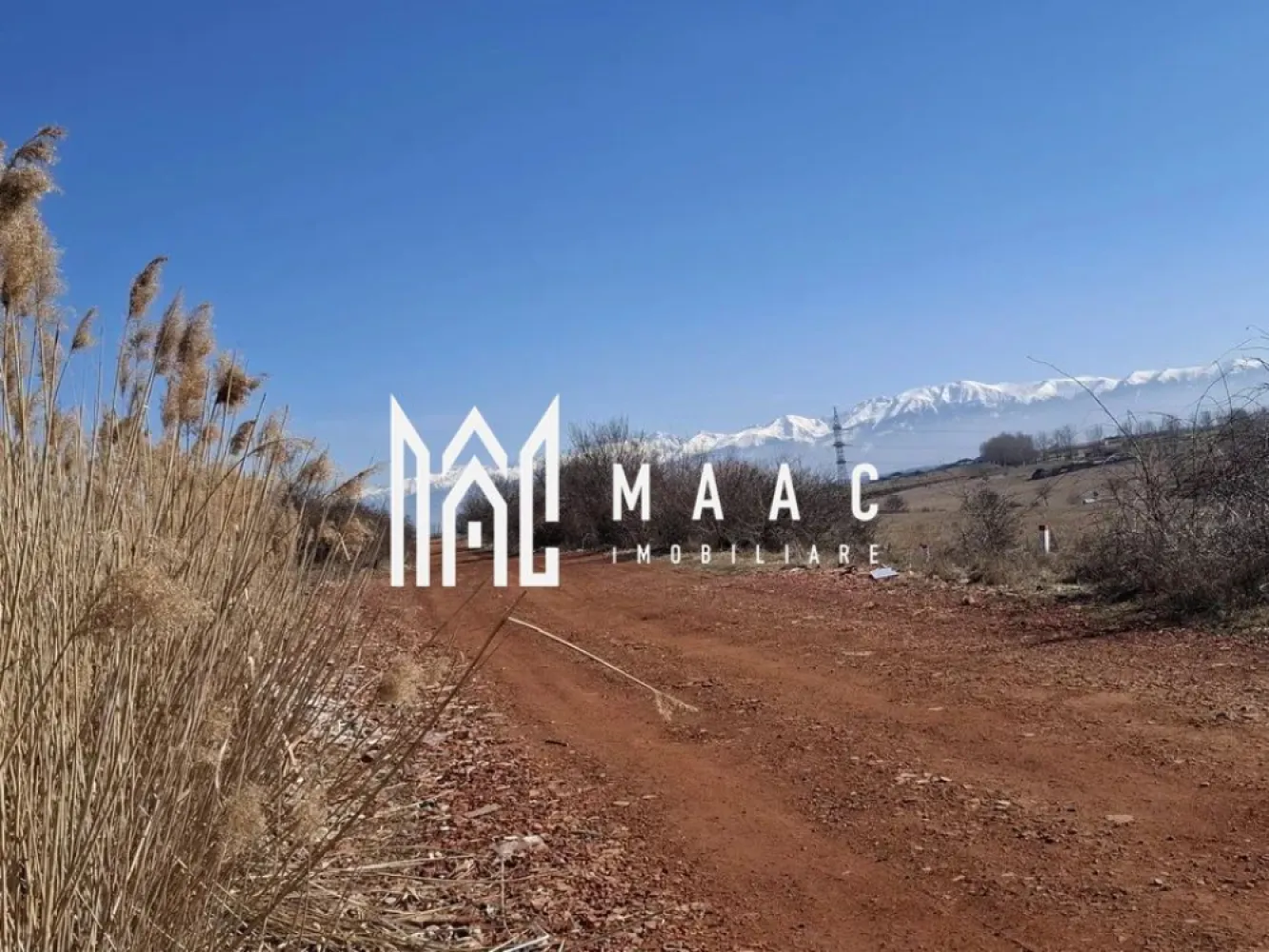 Teren Extravilan I 3400mp I Intabulat I Zona Dealul Daii - MAAC Imobiliare propune spre vânzare un teren extravilan cu suprafața de 3400 mp, situat în zona Dealul Daii, la o distanță de aproximativ 5 km de municipiul Sibiu. Caracteristici principale: Suprafață totală: 3400 mp Regim juridic: extravilan, intabulat, liber de sarcini Acces: drum practicabil, acces auto facil Alte detalii: posibilitate de parcelare și inițiere demersuri pentru schimbare de destinație Context investițional: Zona Dealul Daii se află într-un perimetru cu potențial de dezvoltare pe termen mediu și lung, având avantajul proximității față de Sibiu, dar și al deschiderii către proiecte viitoare. Terenul poate fi valorificat atât ca lot individual, cât și prin parcelare, în funcție de planul de investiție. 📞 Pentru detalii suplimentare sau programarea unei vizionări, vă rugăm să ne contactați la 0722 622 403 și să menționați ID-ul CP2391846. MAAC Imobiliare – pentru că meriți maacsim. }}