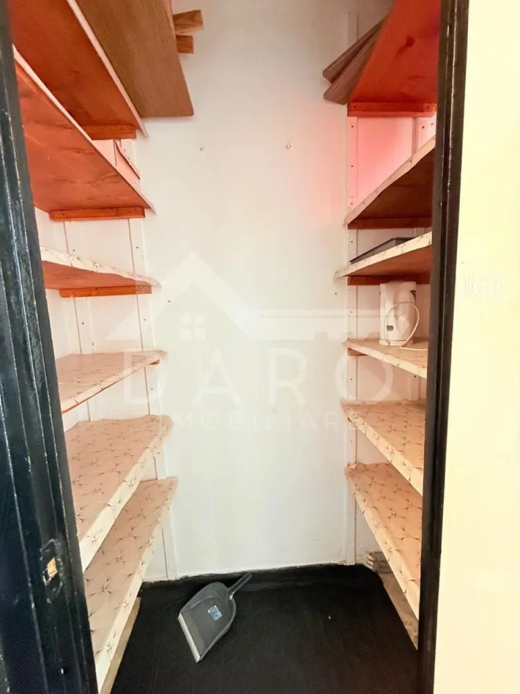 Apartament cu 2 camere de închiriat în Cornişa - 🏡 Închiriere apartament 2 camere – Cornișa | Aproape de UMFST | Ideal pentru studenți | 380 €/lună
Se oferă spre închiriere apartament cu 2 camere decomandate, confort 1, situat în cartierul Cornișa, pe strada Nicolae Grigorescu, într-o zonă liniștită și foarte bine poziționată.
💰 Chirie: 380 €/lună
✔ recent renovat
✔ disponibil pentru mutare imediată
✔ ideal pentru 2 studenți care doresc să împartă costurile
Compartimentare:
✔ 2 camere luminoase
✔ bucătărie separată
✔ baie
✔ balcon
✔ spațiu confortabil și bine organizat
Avantaje locație:
📍 aproximativ 10 minute de UMFST
📍 aproximativ 15 minute de Spitalul Județean
📍 aproape de Profi Non-Stop și Darina
📍 acces rapid la mijloace de transport urban
📍 zonă liniștită și sigură
💎 O alegere excelentă pentru studenți sau rezidenți care își doresc confort, costuri accesibile și o locație foarte convenabilă.
🤝 Proprietate promovată prin DARO Imobiliare
💳 Te gândești ca în viitor să îți cumperi propria locuință?
Prin Kiwi Finance îți ofer:
✔ analiză GRATUITĂ a eligibilității
✔ acces la oferte de la peste 12 bănci
✔ negocierea dobânzii în favoarea ta
✔ suport complet până la semnare
📞Detalii și vizionări:
Coman Maria – DARO Imobiliare & Kiwi Finance
📱 0749 535 729
🔑 DARO Imobiliare – găsim locuința potrivită.
💳 Kiwi Finance – obținem creditul pentru a o cumpăra.