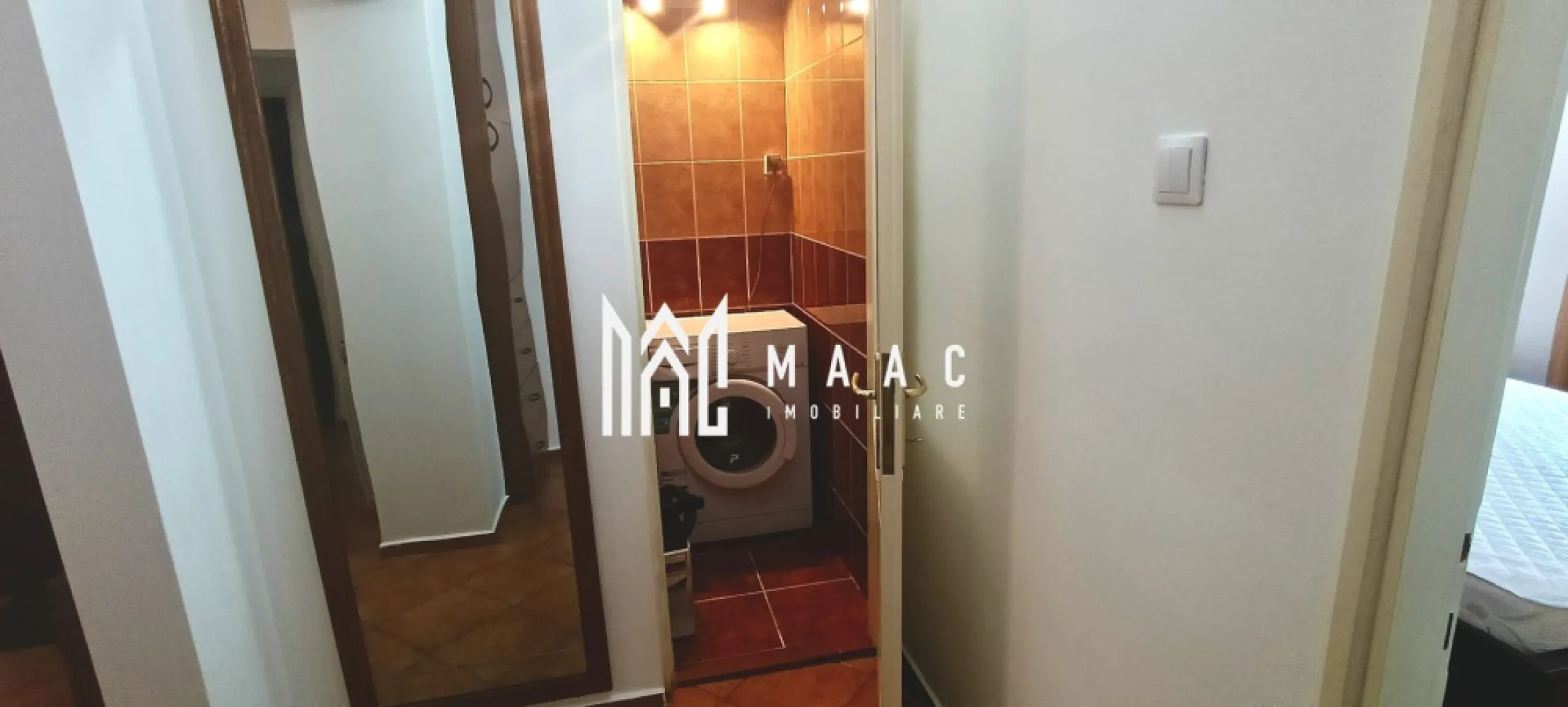 Apartament 3 camere | 74 MPU | 2 băi | Vasile Aaron - MAAC Imobiliare vă propune spre închiriere un apartament decomandat cu 3 camere, situat în zona Vasile Aaron, într-un imobil cu regim de înălțime de 4 etaje. 

Locuința este poziționată la parter, având o suprafață utilă de 74 mp și o orientare Sud-Vest, ceea ce îi conferă luminozitate pe tot parcursul zilei.

Apartamentul este renovat, mobilat complet și utilat cu electrocasnice: inclusiv mașină de spălat vase, fiind pregătit pentru o mutare imediată. 

Este compartimentat astfel:
decomandat

două dormitoare

o bucătărie deschisă

2 băi (din care una de serviciu)

De asemenea, locuința dispune de centrală proprie, geamuri termopan și o ușă de intrare din lemn cu protecție pentru antifonare.

Puncte forte:
suprafață generoasă de 74 mp utili

orientare ideală Sud-Vest

acces la uscătorie 

spații verzi în proximitate pentru plimbări și relaxare

locație strategică lângă Piața Vasile Aaron, stații de autobuz și numeroase magazine

ușă de intrare din lemn cu izolare fonică suplimentară

Condiții închiriere:
Închiriere pe termen lung 

Se percepe o garanție în cuantumul unei chirii lunare

Pentru vizionări sau mai multe detalii contactați-ne și specificați codul de identificare al proprietății ID: CP3070060.