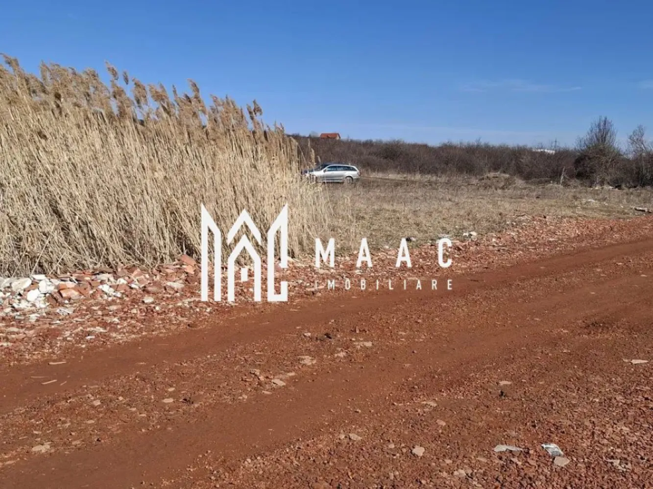 Teren Extravilan I 3400mp I Intabulat I Zona Dealul Daii - MAAC Imobiliare propune spre vânzare un teren extravilan cu suprafața de 3400 mp, situat în zona Dealul Daii, la o distanță de aproximativ 5 km de municipiul Sibiu. Caracteristici principale: Suprafață totală: 3400 mp Regim juridic: extravilan, intabulat, liber de sarcini Acces: drum practicabil, acces auto facil Alte detalii: posibilitate de parcelare și inițiere demersuri pentru schimbare de destinație Context investițional: Zona Dealul Daii se află într-un perimetru cu potențial de dezvoltare pe termen mediu și lung, având avantajul proximității față de Sibiu, dar și al deschiderii către proiecte viitoare. Terenul poate fi valorificat atât ca lot individual, cât și prin parcelare, în funcție de planul de investiție. 📞 Pentru detalii suplimentare sau programarea unei vizionări, vă rugăm să ne contactați la 0722 622 403 și să menționați ID-ul CP2391846. MAAC Imobiliare – pentru că meriți maacsim. }}