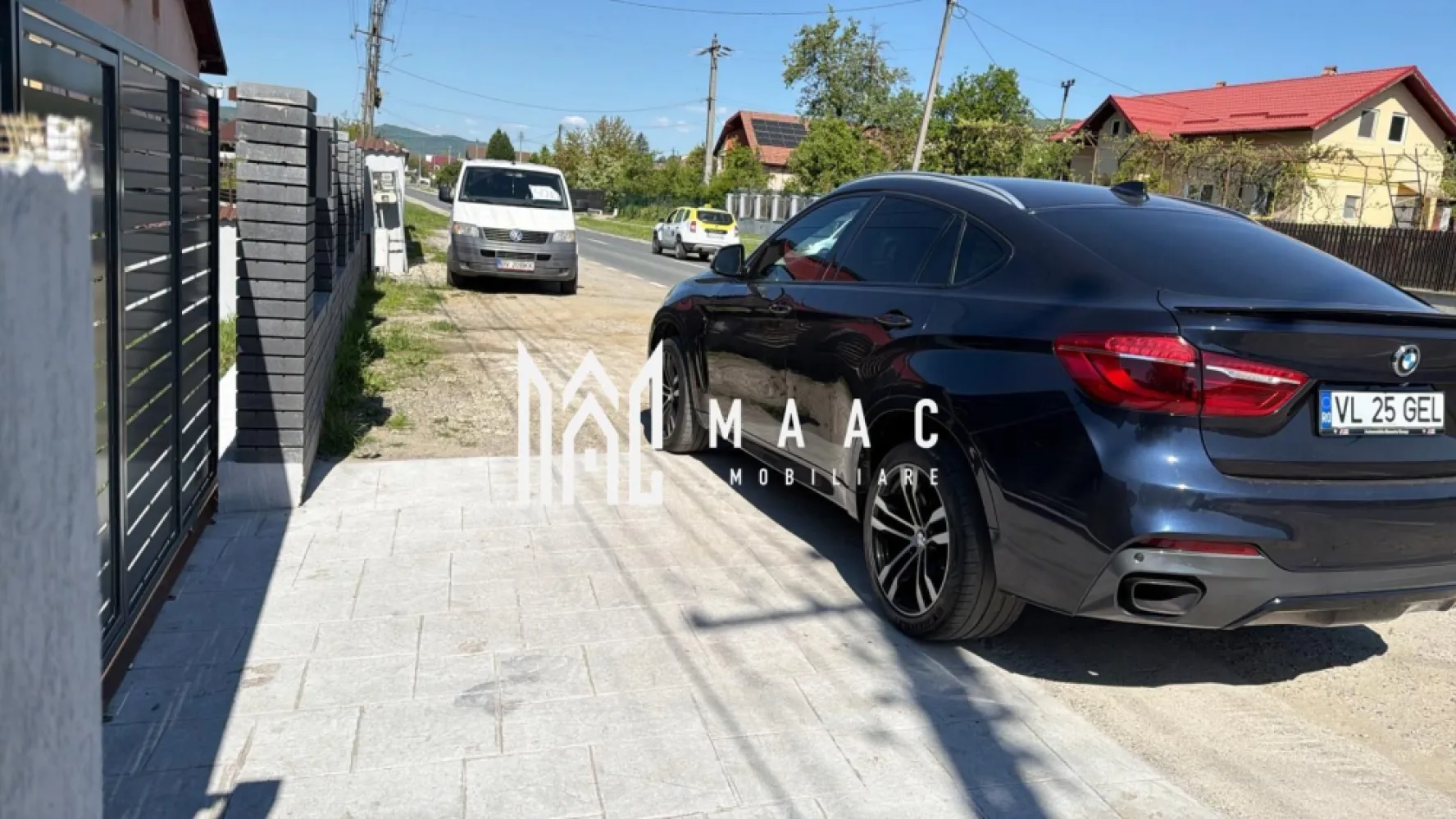 CASA VLADESTI+TEREN|345.000 EURO - MAAC Imobiliare vă propune spre vânzare o casă nouă situată în Vlădești, construită cu atenție la detalii și finisaje moderne de înaltă calitate, potrivită pentru cei care caută confort, spațiu generos și o proprietate amplasată într-o zonă liniștită. Proprietatea impresionează prin suprafața construită de 400 mp și terenul de 1300 mp, oferind multiple posibilități de amenajare și utilizare.

Casa beneficiază de o compartimentare practică și spații ample, ideale atât pentru locuire permanentă, cât și pentru o familie care își dorește un ambient modern și funcțional. Finisajele moderne de înaltă calitate contribuie la un aspect elegant și contemporan al întregii proprietăți.

Caracteristicile proprietății includ:
-casă nouă
-suprafață construită de 400 mp
-teren de 1300 mp
-finisaje moderne de înaltă calitate
-racordare la gaz
-racordare la curent

Amplasarea în Vlădești oferă acces facil către punctele de interes din zonă, păstrând în același timp avantajele unei locații liniștite și aerisite. Suprafața generoasă a terenului permite amenajarea unei grădini, a unei zone de relaxare sau a altor spații exterioare adaptate nevoilor viitorilor proprietari.

Pentru a programa o vizionare sau pentru mai multe detalii, vă rugăm să menționați codul CP3068040 la telefon.