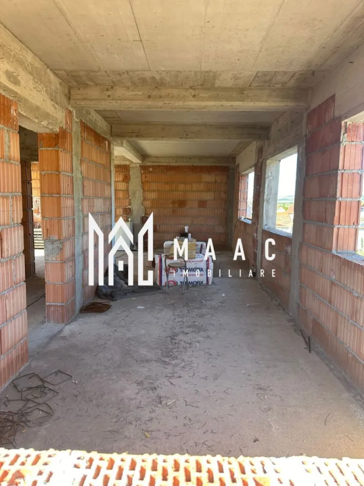 Casă Tip Duplex | 4 Camere | 2 Balcoane | Terasă | Șura Mică