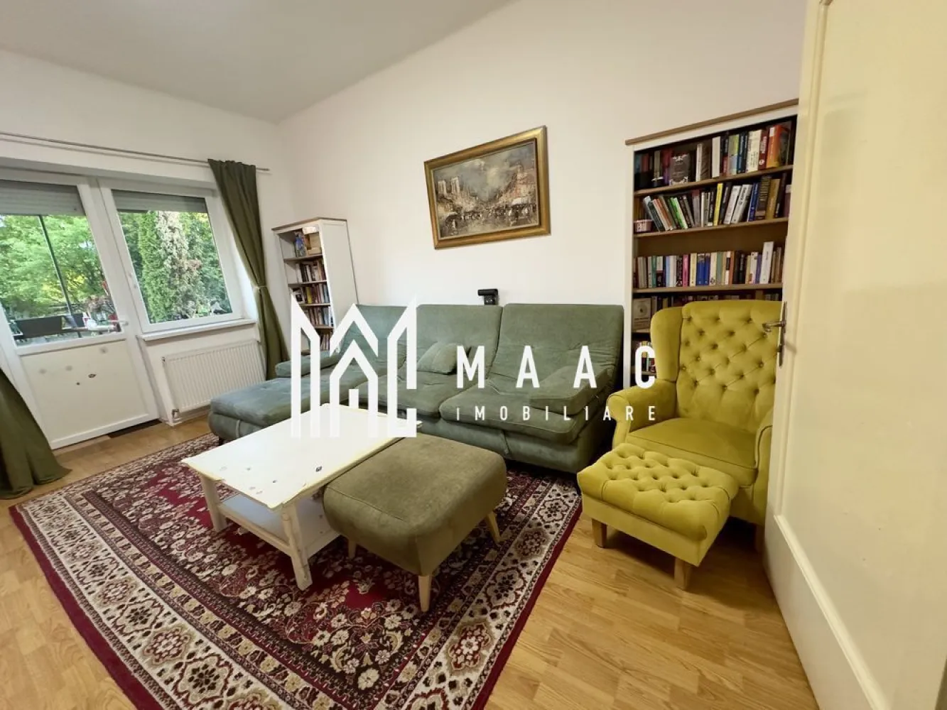 Apartament spațios la casă | renovat complet | cu curte proprie - MAAC Imobiliare vă propune spre vânzare un apartament la casă cu terasă, curte, pivniță și pod mansardabil | Zona Lupeni

Vă prezentăm un apartament la casă, spațios și luminos, situat în zona Lupeni, ideal atât pentru locuit, cât și pentru investiție. Proprietatea îmbină farmecul unei case cu avantajele unui apartament, oferind intimitate, spații generoase și multiple posibilități de amenajare.

Suprafața utilă este de 76 mp, la care se adaugă:
pivniță de aproximativ 30 mp
pod mansardabil, cu certificat de urbanism emis
terasă și curte proprie
Compartimentare:
hol generos
baie
bucătărie cu cămară
2 camere spațioase și luminoase
acces direct din a doua cameră către terasă și curte

Apartamentul a fost renovat în 2023, fiind realizate îmbunătățiri importante:
instalație electrică complet schimbată
centrală termică nouă
bucătărie realizată la comandă, complet mobilată și utilată
finisaje moderne și atent alese
Se predă parțial mobilat și utilat.

Avantaje care fac diferența:
la doar 10 minute de mers pe jos de Piața Mare
5 minute de Promenada Mall
școli, grădinițe, parc și magazine în imediata apropiere
terasă și curte – perfecte pentru relaxare, grătar sau timp petrecut cu familia
pivniță încăpătoare, ideală pentru depozitare
pod mansardabil cu potențial excelent de extindere
dressing mare în dormitor
șemineu pe lemne, care oferă un plus de confort și atmosferă
zonă liniștită, cu acces rapid către centrul orașului
locuință luminoasă, bine compartimentată și pregătită pentru mutare

Proprietatea este ideală pentru cei care își doresc liniștea unei case, fără să renunțe la avantajele unei locații apropiate de centru.

Pentru detalii suplimentare, consultanță sau programarea unei vizionări, va rugăm să ne contactati specificand ID: CP3070284